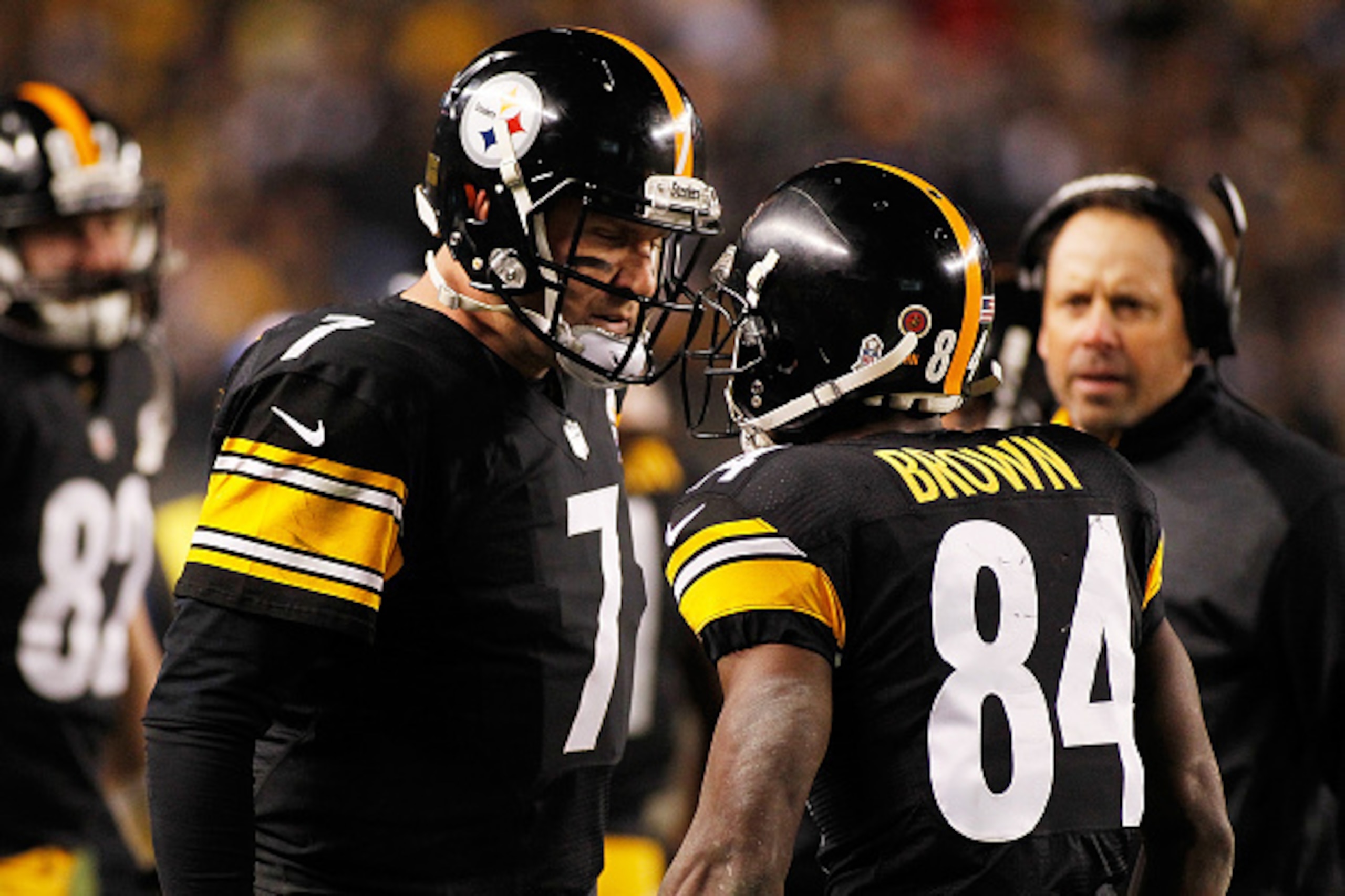 PITTSBURGH, PA - NOVEMBER 02: Antonio Brown #84 of the Pittsburgh Steelers celebrates his touchdown with Ben Roethlisberger #7 during the fourth quarter against the Baltimore Ravens at Heinz Field on November 2, 2014 in Pittsburgh, Pennsylvania. (Photo PITTSBURGH, PA - NOVEMBER 02: Antonio Brown #84 of the Pittsburgh Steelers celebrates his touchdown with Ben Roethlisberger #7 during the fourth quarter against the Baltimore Ravens at Heinz Field on November 2, 2014 in Pittsburgh, Pennsylvania. (Photo