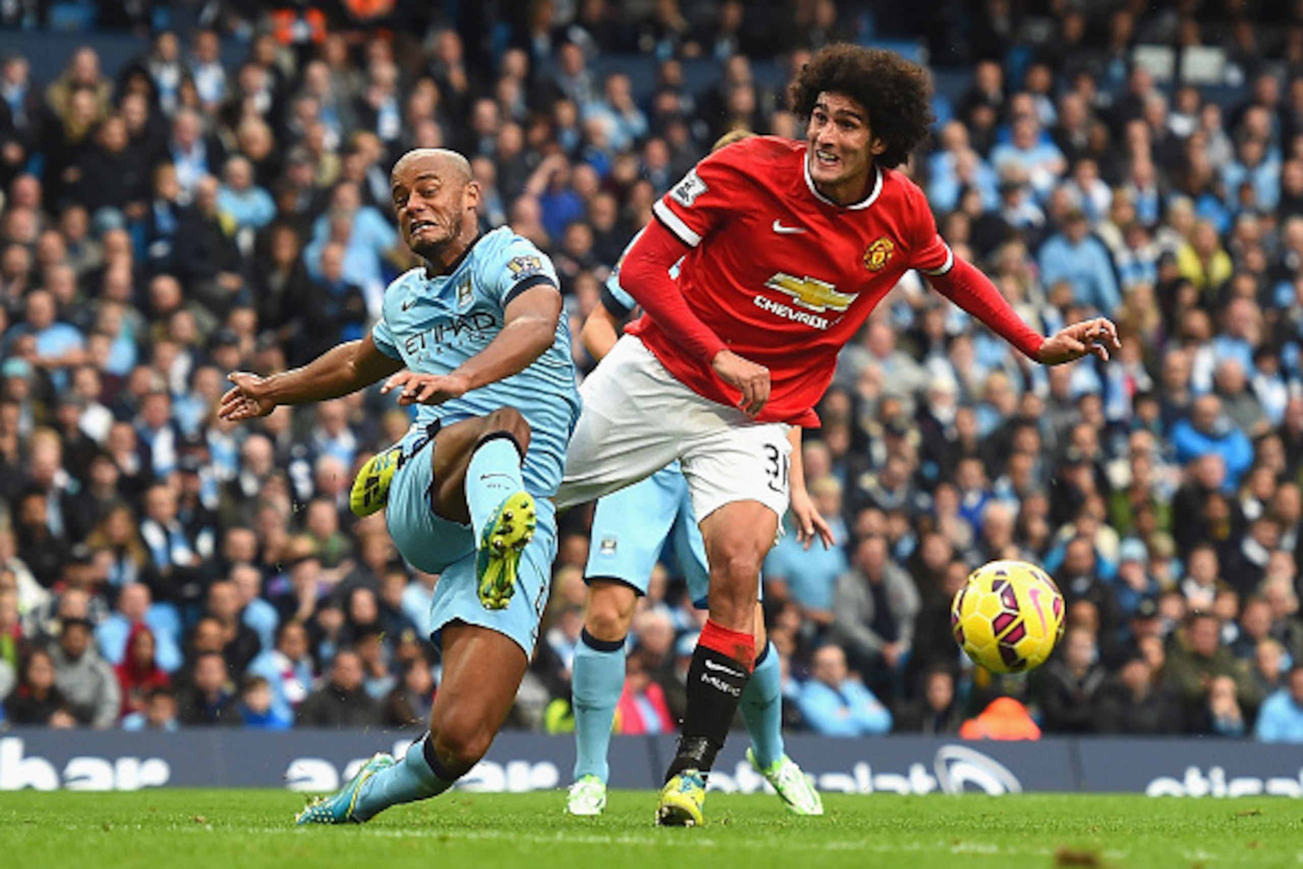 MANCHESTER, ENGLAND - NOVEMBER 02:  Vincent Kompany of Manchester City and Marouane Fellaini of Manchester United battle for the ball during the Barclays Premier League match between Manchester City and Manchester United at Etihad Stadium on November 2, 2