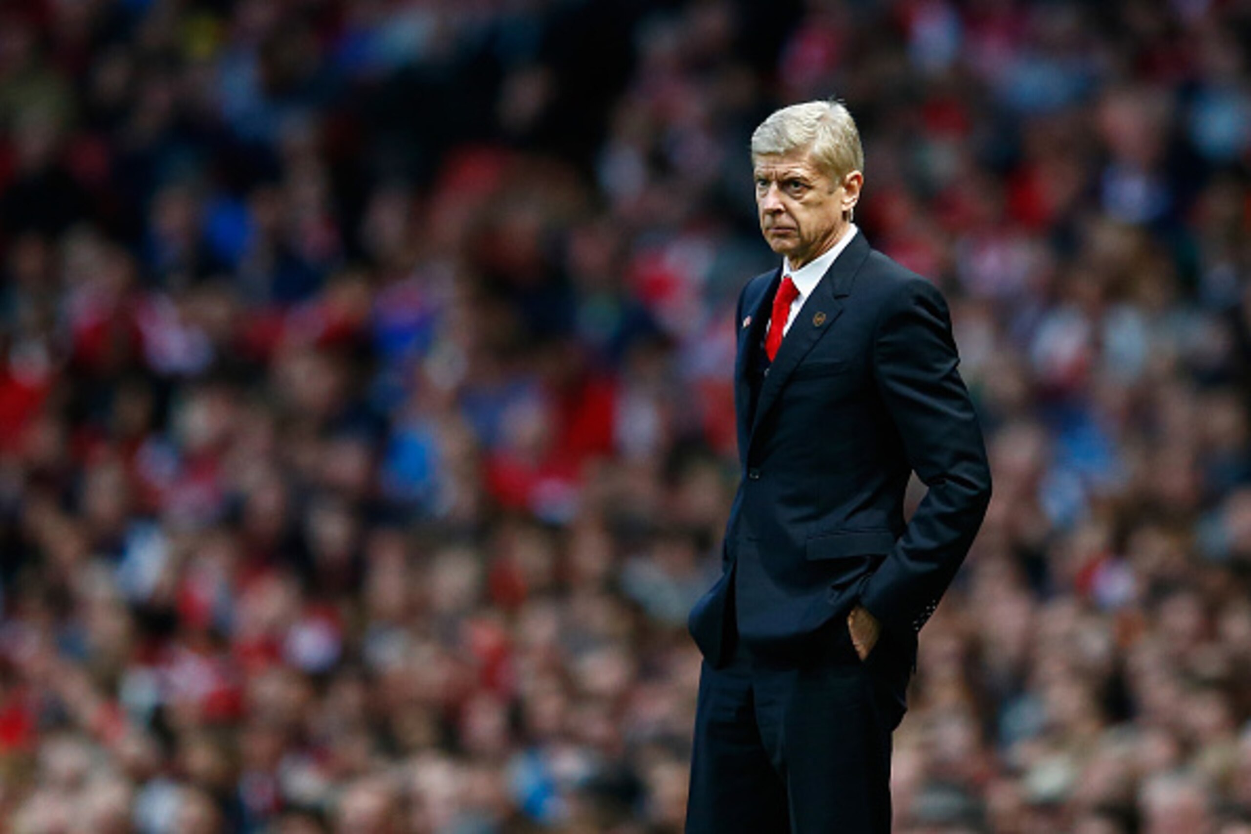 LONDON, ENGLAND - NOVEMBER 01:  Manager Arsene Wenger looks on during the Barclays Premier League match between Arsenal and Burnley at Emirates Stadium on November 1, 2014 in London, England.  (Photo by Julian Finney/Getty Images)