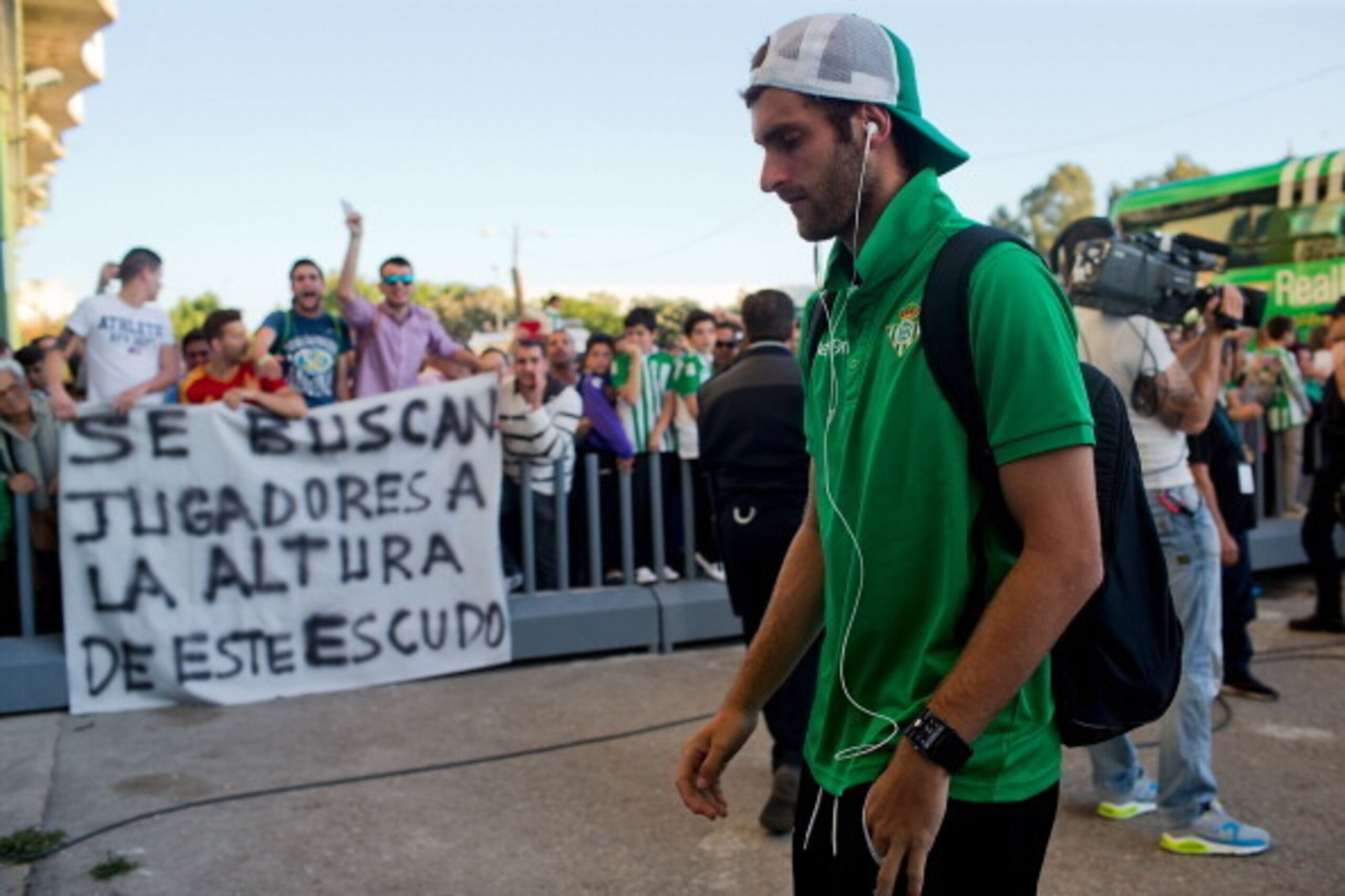SEVILLE, SPAIN - APRIL 26: Leo Baptistao of Real Betis Balompie arrives to  Estadio Benito Villamarin as Real Betis Balompie fans protest and shows banners against them during the team arrival after knowing that their team fall to seond division prior to 