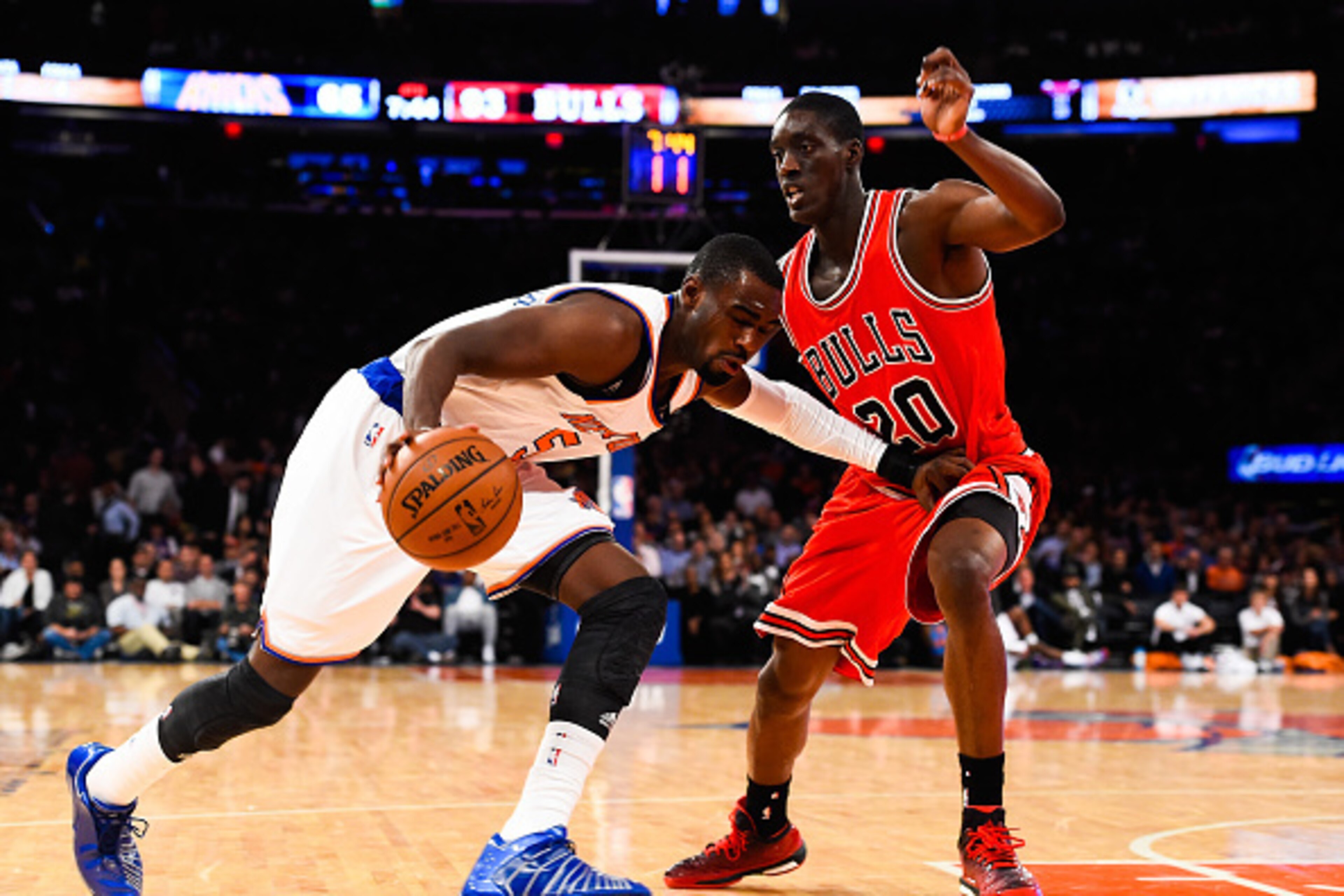 NEW YORK, NY - OCTOBER 29: Tony Snell #20 of the Chicago Bulls guards Tim Hardaway Jr. #5 of the New York Knicks in the fourth quarter during a game at Madison Square Garden on October 29, 2014 in New York City. NOTE TO USER: User expressly acknowledges a NEW YORK, NY - OCTOBER 29: Tony Snell #20 of the Chicago Bulls guards Tim Hardaway Jr. #5 of the New York Knicks in the fourth quarter during a game at Madison Square Garden on October 29, 2014 in New York City. NOTE TO USER: User expressly acknowledges a