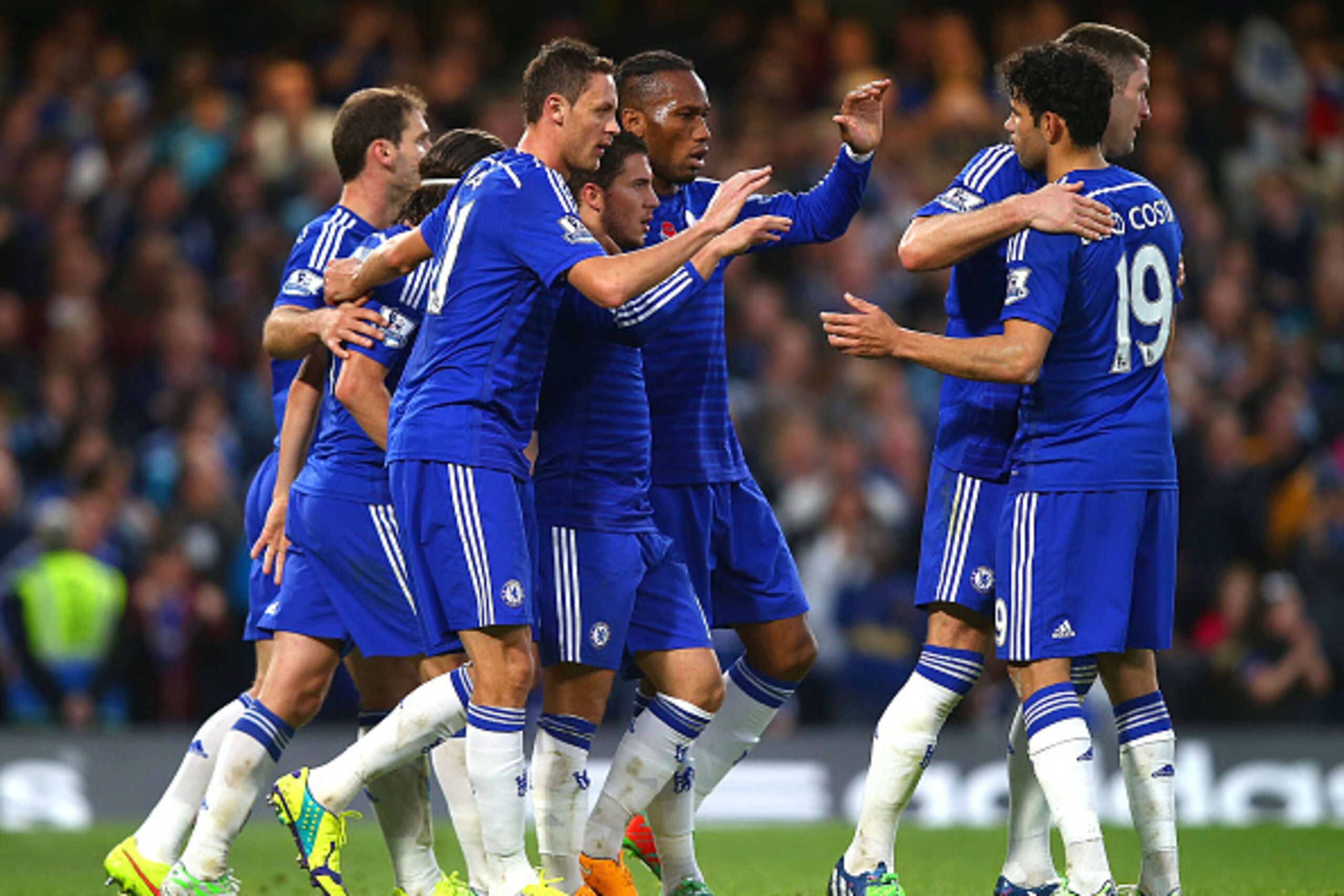 LONDON, ENGLAND - NOVEMBER 01: Goalscorer Eden Hazard (4th R) of Chelsea celebrates wtih his team during the Barclays Premier League match between Chelsea and Queens Park Rangers at Stamford Bridge on November 1, 2014 in London, England.  (Photo by Clive 