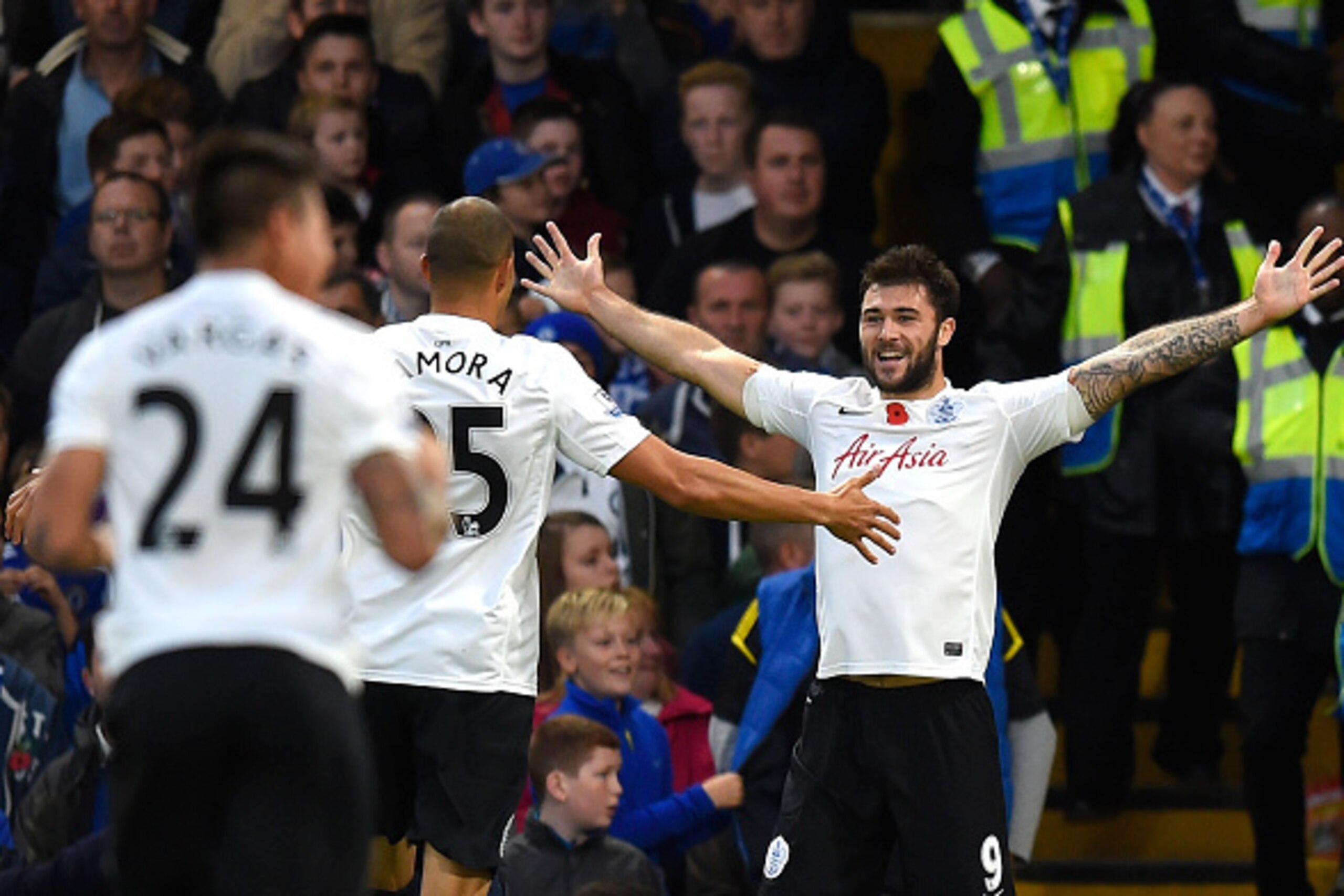 LONDON, ENGLAND - NOVEMBER 1: Charlie Austin of Queens Park Rangers celebrates his goal during the Barclays Premier League match between Chelsea and Queens Park Rangers at Stamford Bridge on November 1, 2014 in London, England. (Photo by Mike Hewitt/Getty