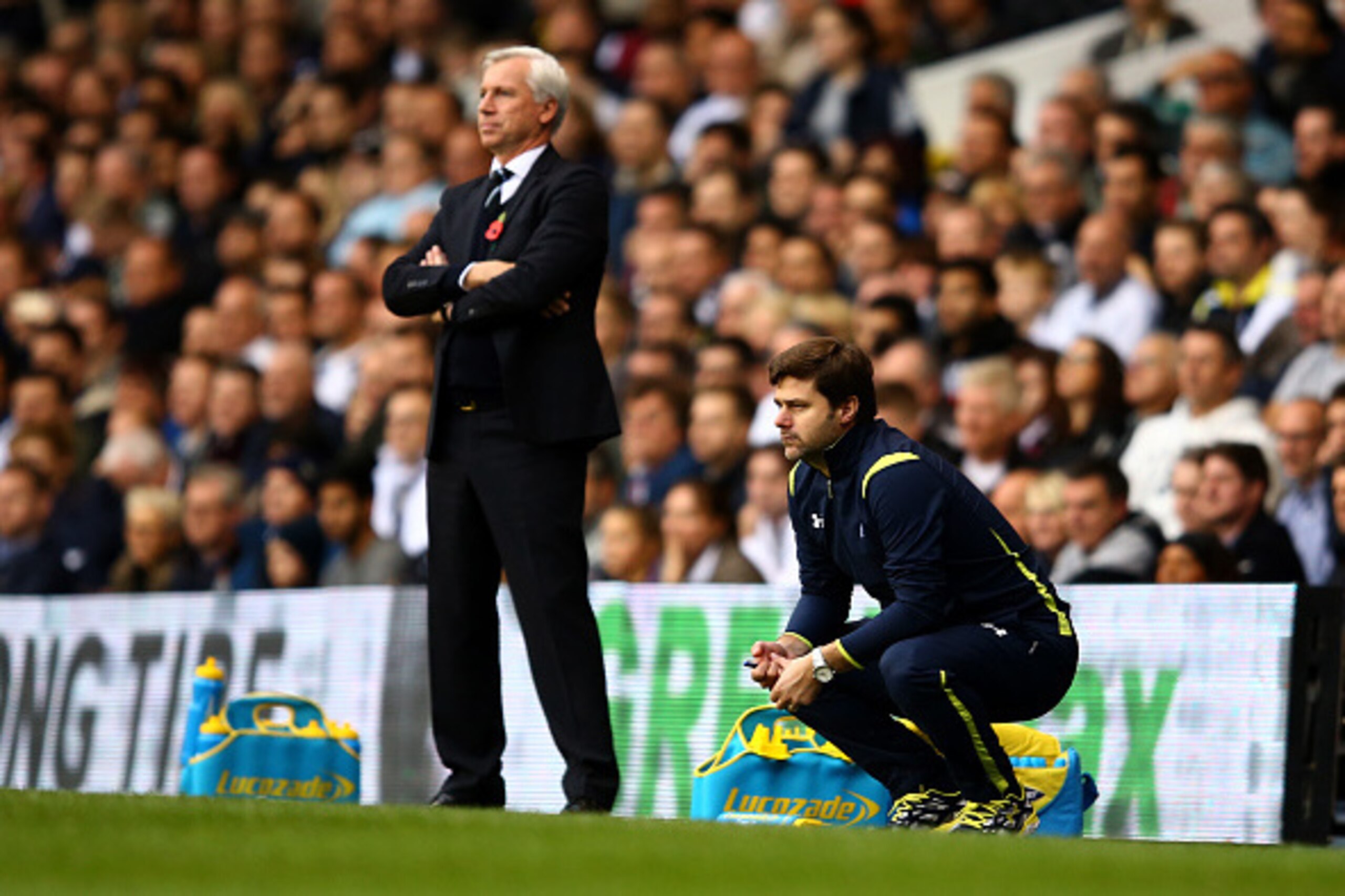 LONDON, ENGLAND - OCTOBER 26:  Alan Pardew, manager of Newcastle United and Mauricio Pochettino, manager of Spurs look on during the Barclays Premier League match between Tottenham Hotspur and Newcastle United at White Hart Lane on October 26, 2014 in Lon