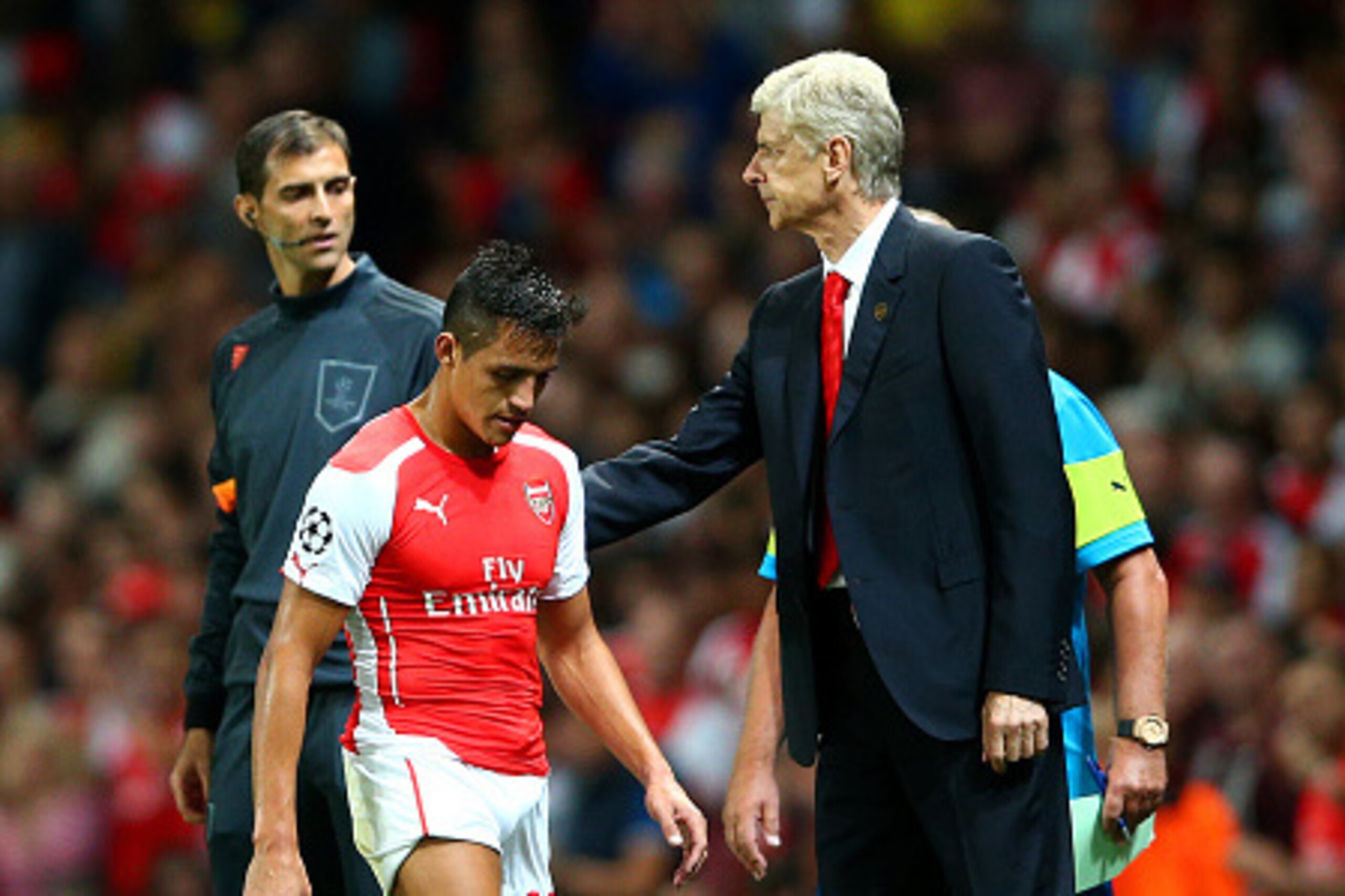 LONDON, ENGLAND - OCTOBER 01:  Arsene Wenger, manager of Arsenal pats Alexis Sanchez of Arsenal on the back as he is substituted for David Ospina after Wojciech Szczesny received a red card during the UEFA Champions League group D match between Arsenal FC