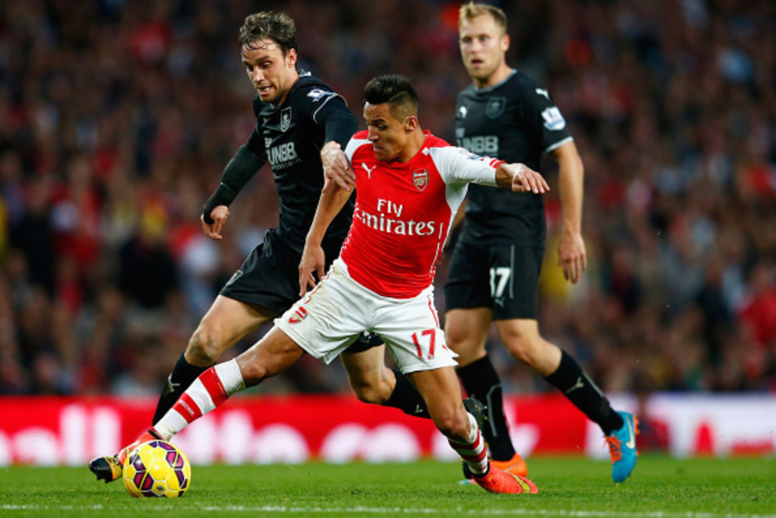 LONDON, ENGLAND - NOVEMBER 01:  Alexis Sanchez of Arsenal in action during the Barclays Premier League match between Arsenal and Burnley at Emirates Stadium on November 1, 2014 in London, England.  (Photo by Julian Finney/Getty Images)