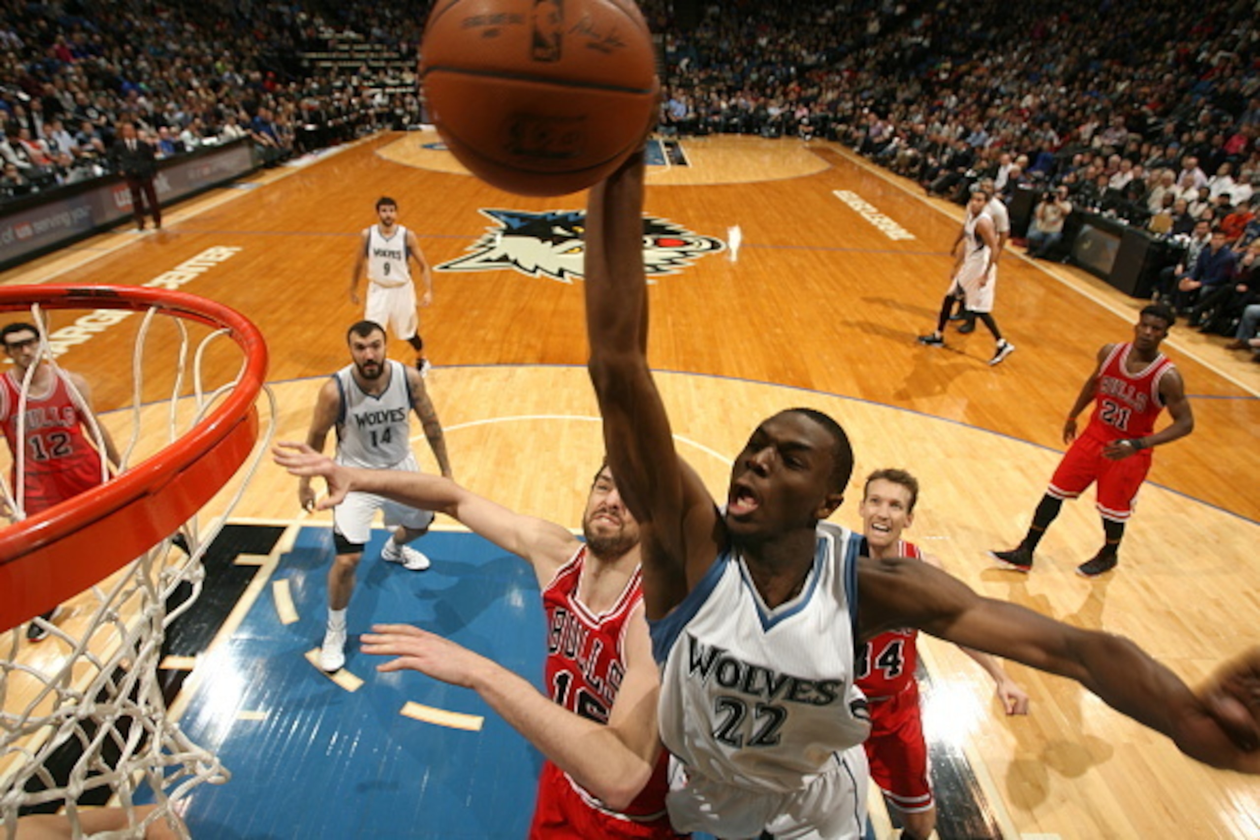 MINNEAPOLIS, MN - NOVEMBER 1:  Andrew Wiggins #22 of the Minnesota Timberwolves shoots against the Chicago Bulls on November 1, 2014 at Target Center in Minneapolis, Minnesota. NOTE TO USER: User expressly acknowledges and agrees that, by downloading and 