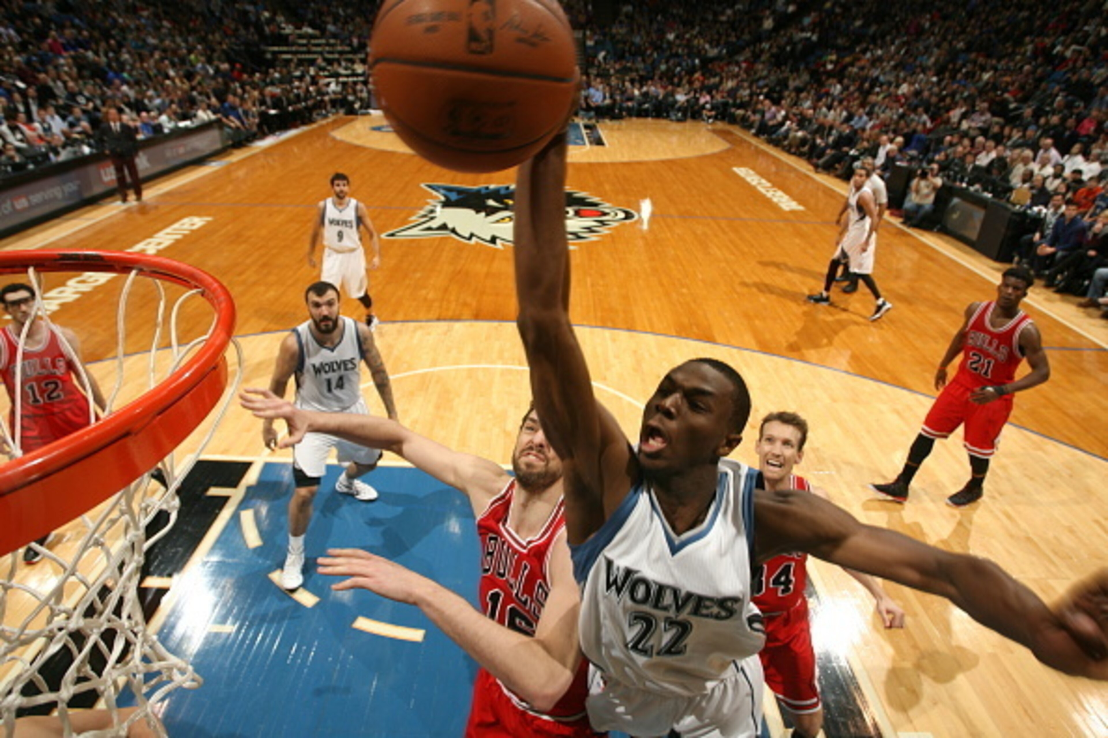 MINNEAPOLIS, MN - NOVEMBER 1:  Andrew Wiggins #22 of the Minnesota Timberwolves shoots against the Chicago Bulls on November 1, 2014 at Target Center in Minneapolis, Minnesota. NOTE TO USER: User expressly acknowledges and agrees that, by downloading and 