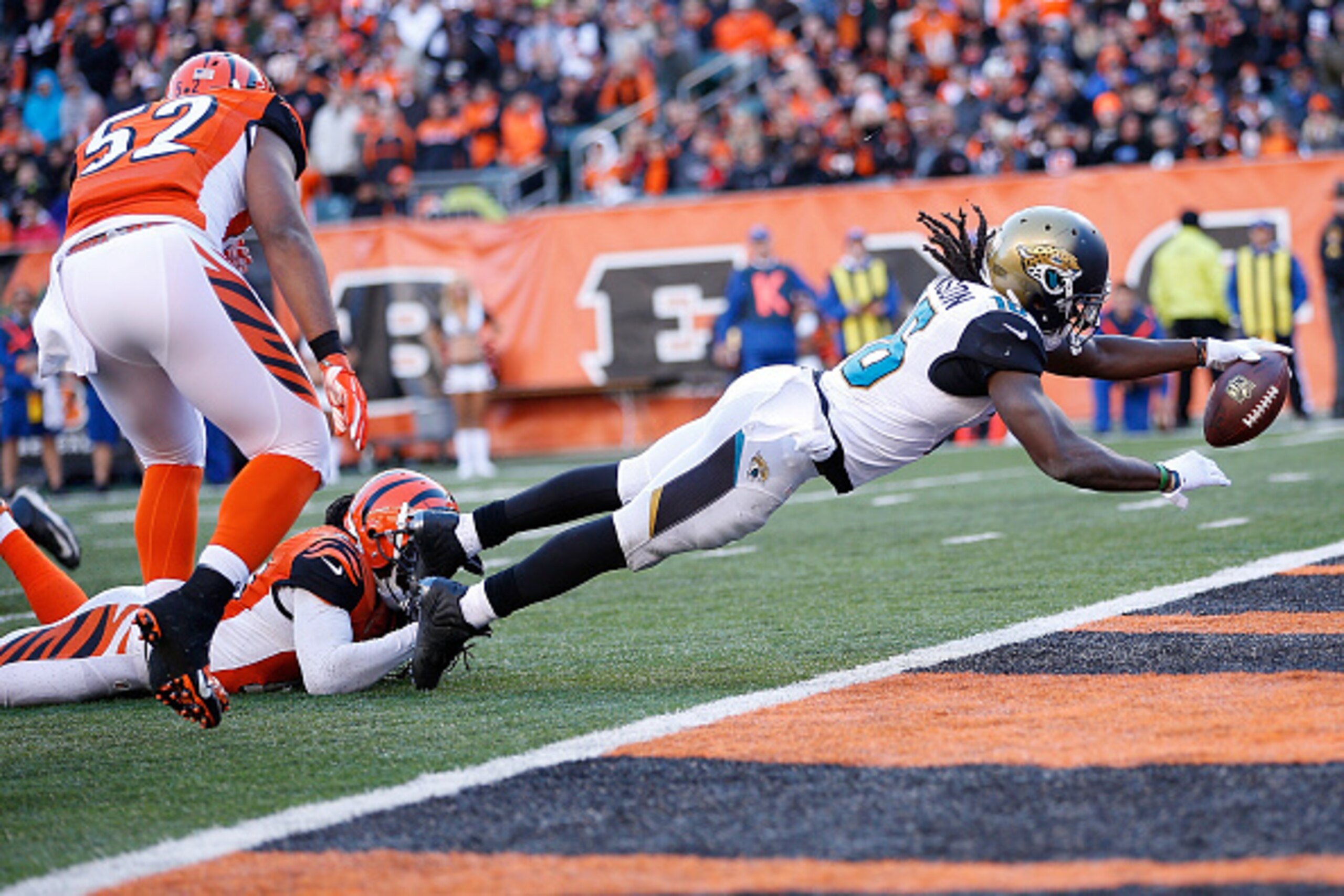 CINCINNATI, OH - NOVEMBER 2:  Denard Robinson #16 of the Jacksonville Jaguars dives into the end zone for a touchdown during the fourth quarter at Paul Brown Stadium on November 2, 2014 in Cincinnati, Ohio. Cincinnati defeated Jacksonville 33-23. (Photo b