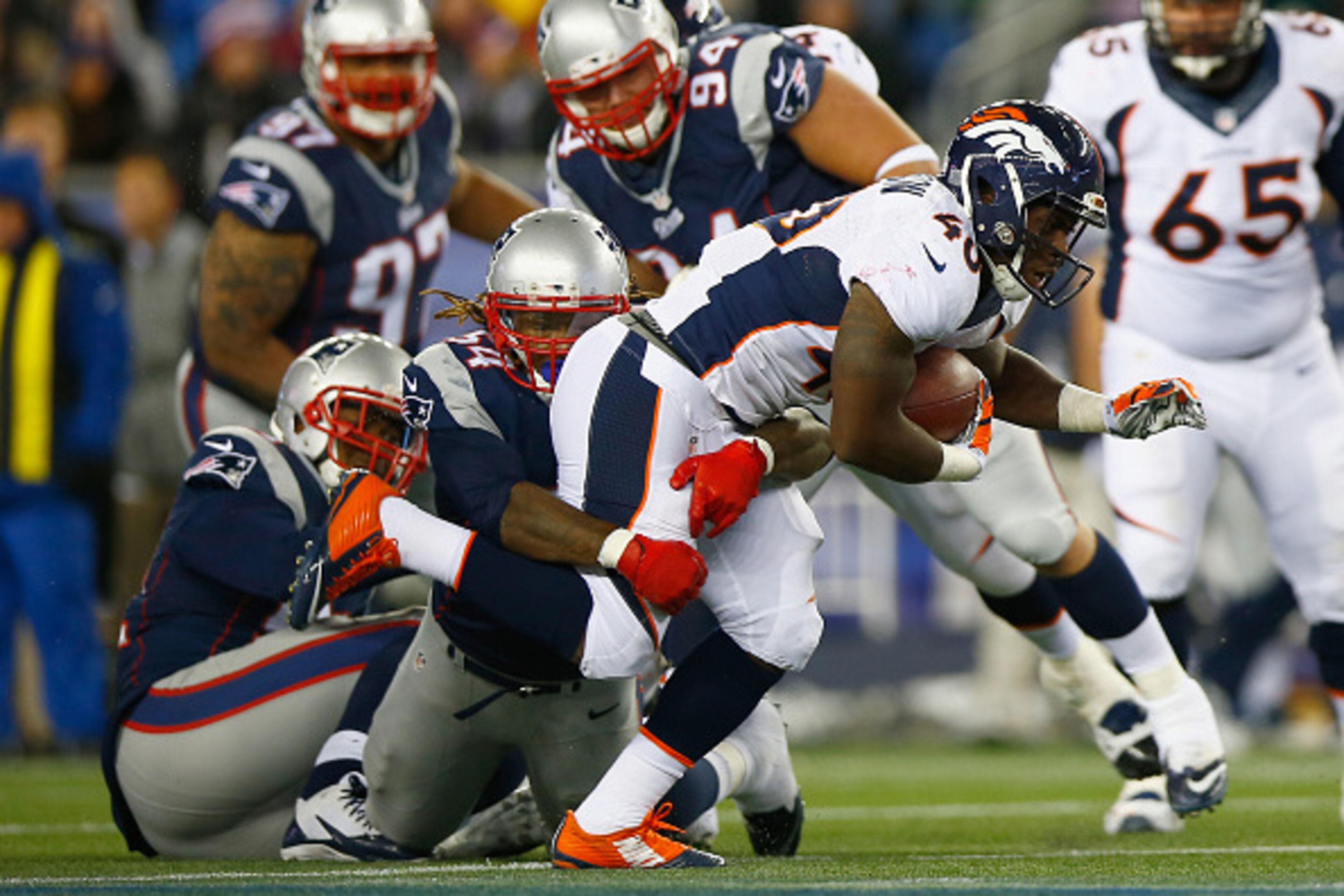 FOXBORO, MA - NOVEMBER 02:  Juwan Thompson #40 of the Denver Broncos carries the ball during the second quarter against the New England Patriots at Gillette Stadium on November 2, 2014 in Foxboro, Massachusetts.  (Photo by Jared Wickerham/Getty Images)