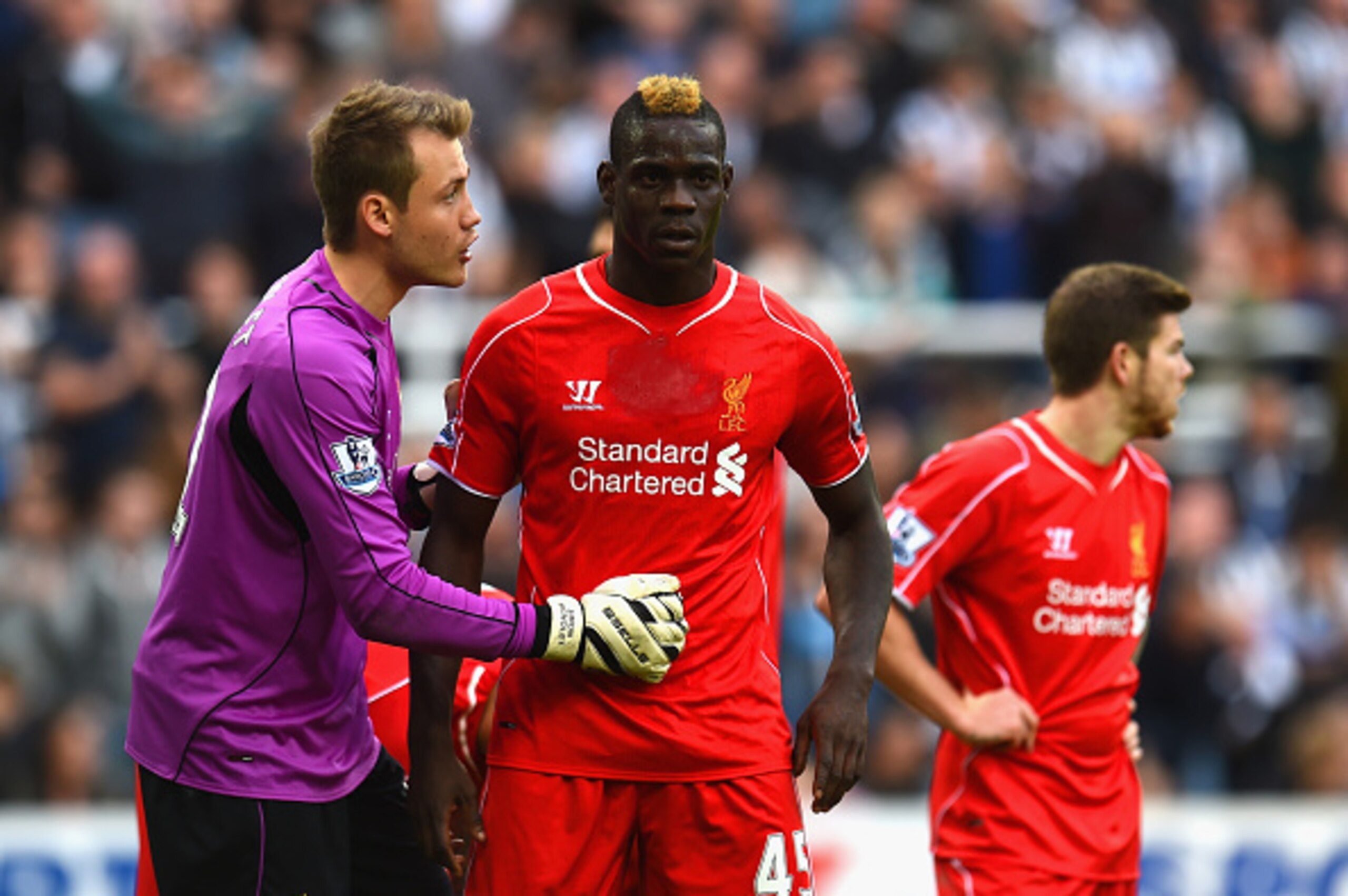 NEWCASTLE UPON TYNE, ENGLAND - NOVEMBER 01: Simon Mignolet of Liverpool has words with Mario Balotelli of Liverpool  during the Barclays Premier League match between Newcastle United and Liverpool at St James' Park on November 1, 2014 in Newcastle upon Ty