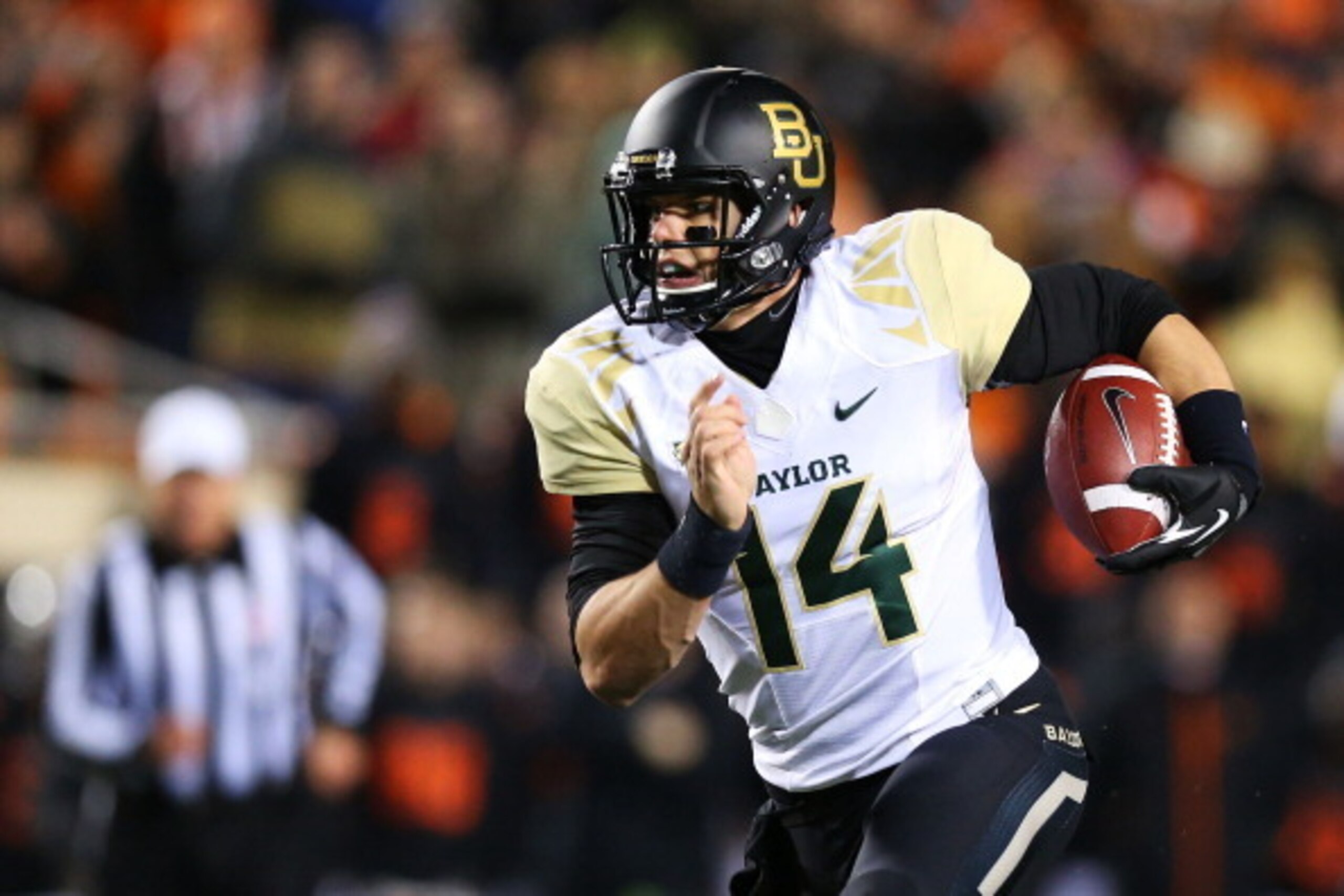 STILLWATER, OK - NOVEMBER 23:  Bryce Petty #14 of the Baylor Bears carries the ball against the Oklahoma State Cowboys in the first quarter at Boone Pickens Stadium on November 23, 2013 in Stillwater, Oklahoma.  (Photo by Ronald Martinez/Getty Images)