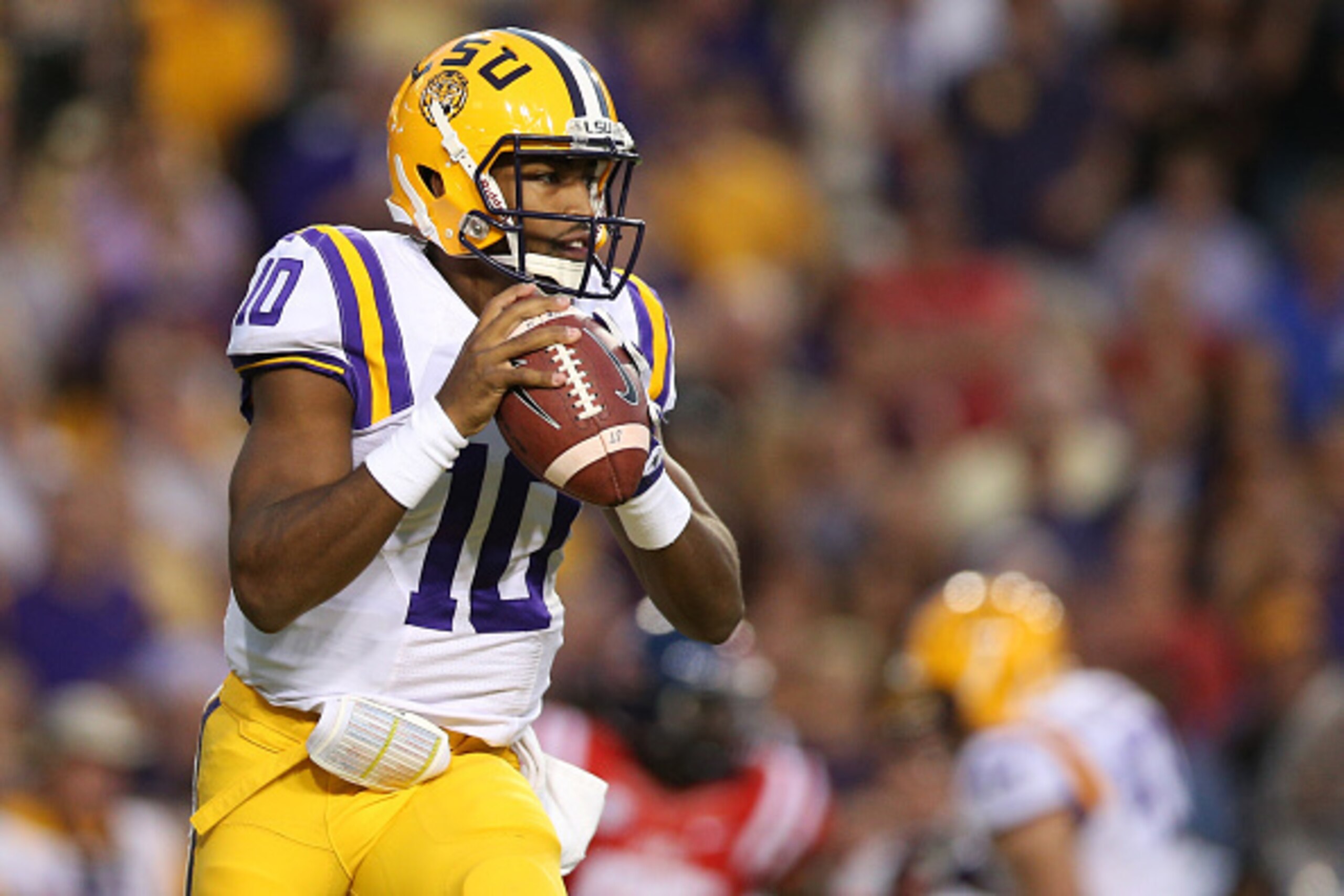 BATON ROUGE, LA - OCTOBER 25:  Anthony Jennings #10 of the LSU Tigers looks to throw a pass against the Mississippi Rebels at Tiger Stadium on October 25, 2014 in Baton Rouge, Louisiana.  (Photo by Chris Graythen/Getty Images)