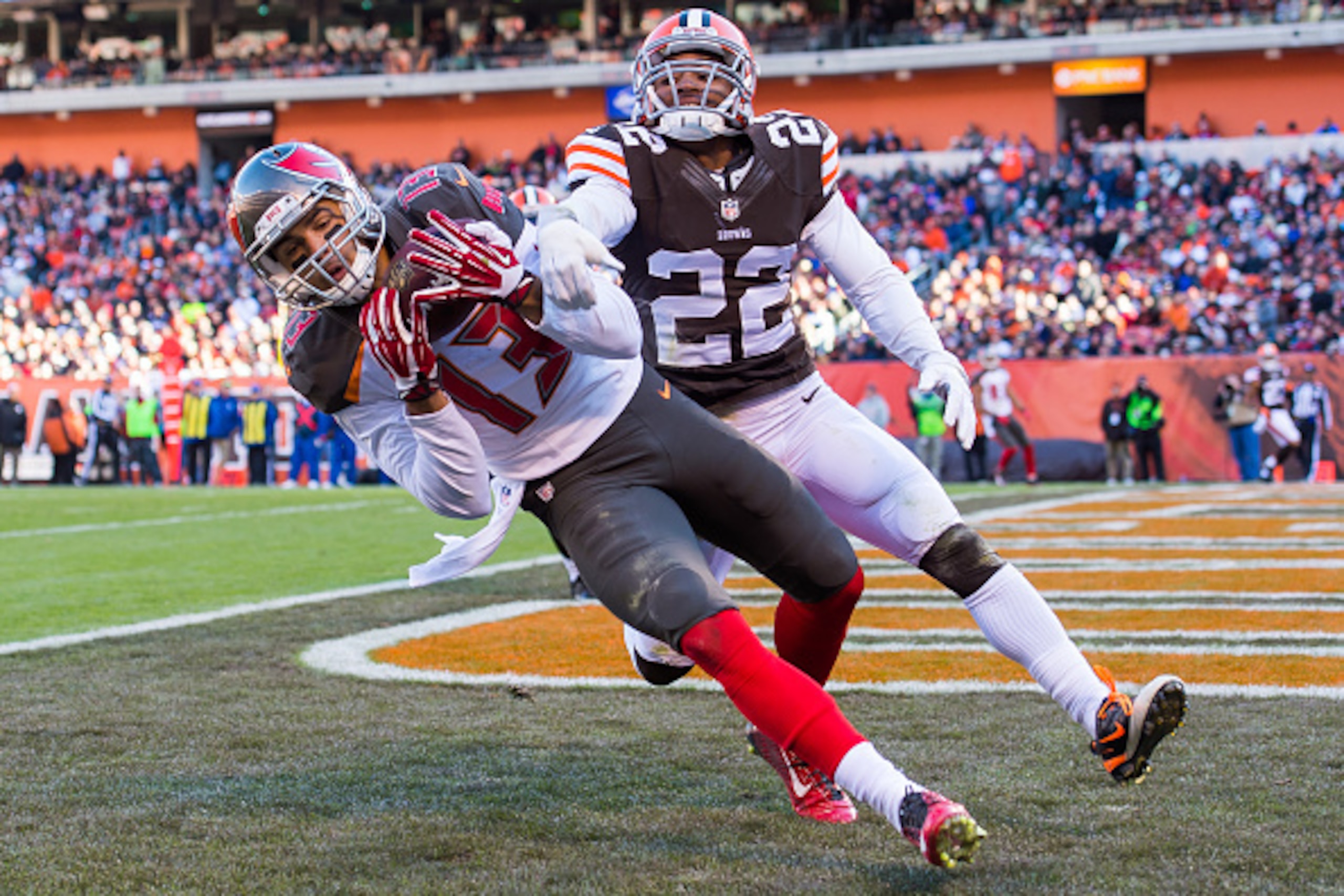 CLEVELAND, OH - NOVEMBER 2: Wide receiver Mike Evans #13 of the Tampa Bay Buccaneers catches a touchdown pass while under pressure from cornerback Buster Skrine #22 of the Cleveland Browns during the second half at FirstEnergy Stadium on November 2, 2014 CLEVELAND, OH - NOVEMBER 2: Wide receiver Mike Evans #13 of the Tampa Bay Buccaneers catches a touchdown pass while under pressure from cornerback Buster Skrine #22 of the Cleveland Browns during the second half at FirstEnergy Stadium on November 2, 2014