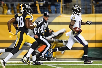 PITTSBURGH, PA - NOVEMBER 02:  Jacoby Jones #12 of the Baltimore Ravens returns a kickoff for a touchdown in front of Cortez Allen #28 of the Pittsburgh Steelers at Heinz Field on November 2, 2014 in Pittsburgh, Pennsylvania.  (Photo by Joe Sargent/Getty 