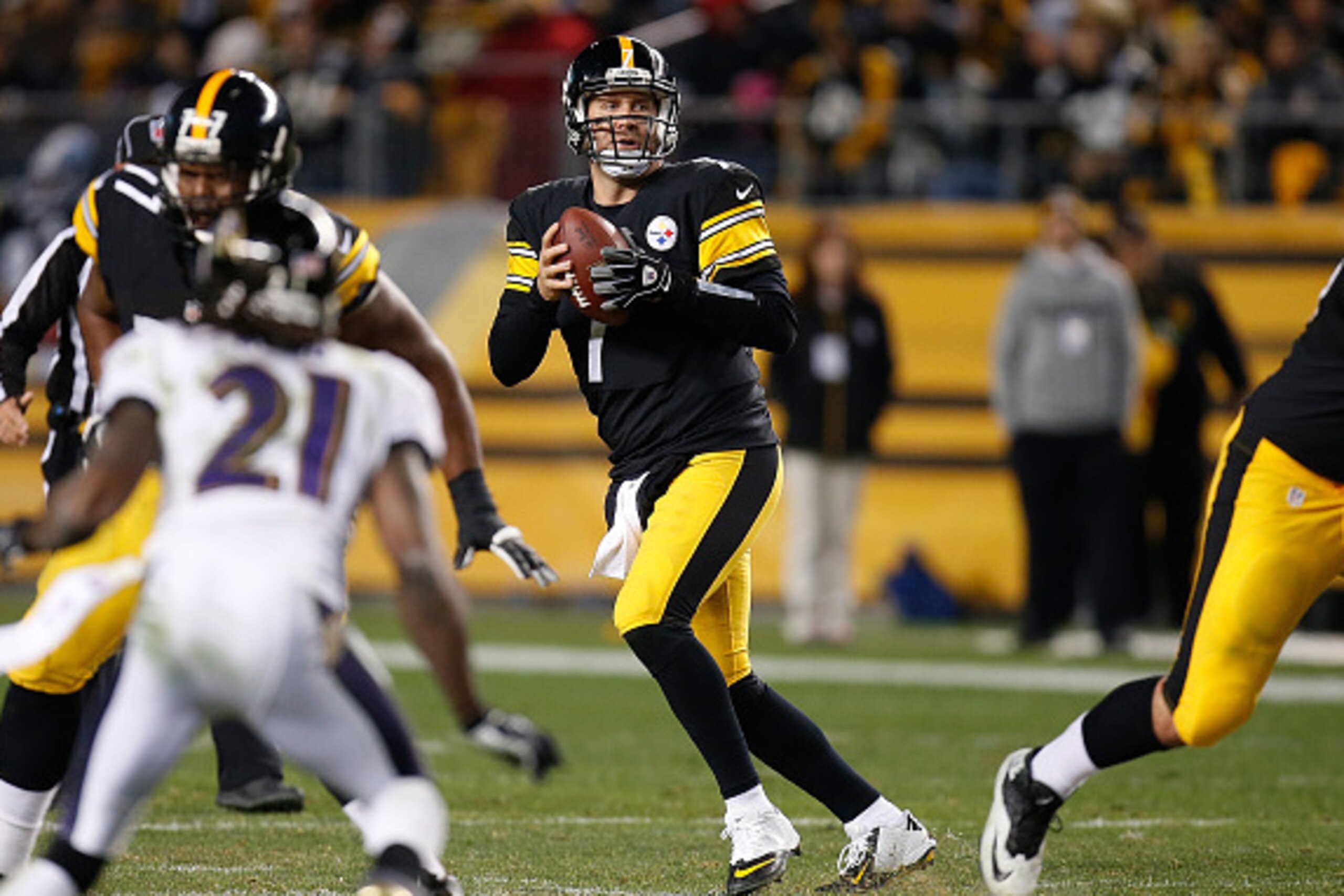PITTSBURGH, PA - NOVEMBER 02:  Ben Roethlisberger #7 of the Pittsburgh Steelers drops back to pass during the third quarter against the Baltimore Ravens at Heinz Field on November 2, 2014 in Pittsburgh, Pennsylvania.  (Photo by Gregory Shamus/Getty Images