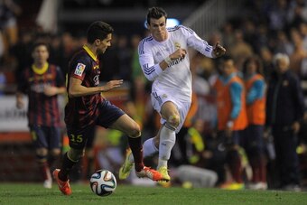 VALENCIA, SPAIN - APRIL 16:  Gareth Bale (R) of Real Madrid beats Marc Bartra   of Barcelona during the  Copa del Rey Final between Real Madrid and Barcelona at Estadio Mestalla on April 16, 2014 in Valencia, Spain.  (Photo by Denis Doyle/Getty Images)