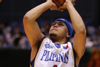 TOKUSHIMA, JAPAN - JULY 30:  Mark Anthony Caguioa of Philippines shoots against Jordan during the 2007 FIBA Asia Championship first round game at Asty Tokushima July 30, 2007 in Tokushima, Japan.  (Photo by Koichi Kamoshida/Getty Images)
