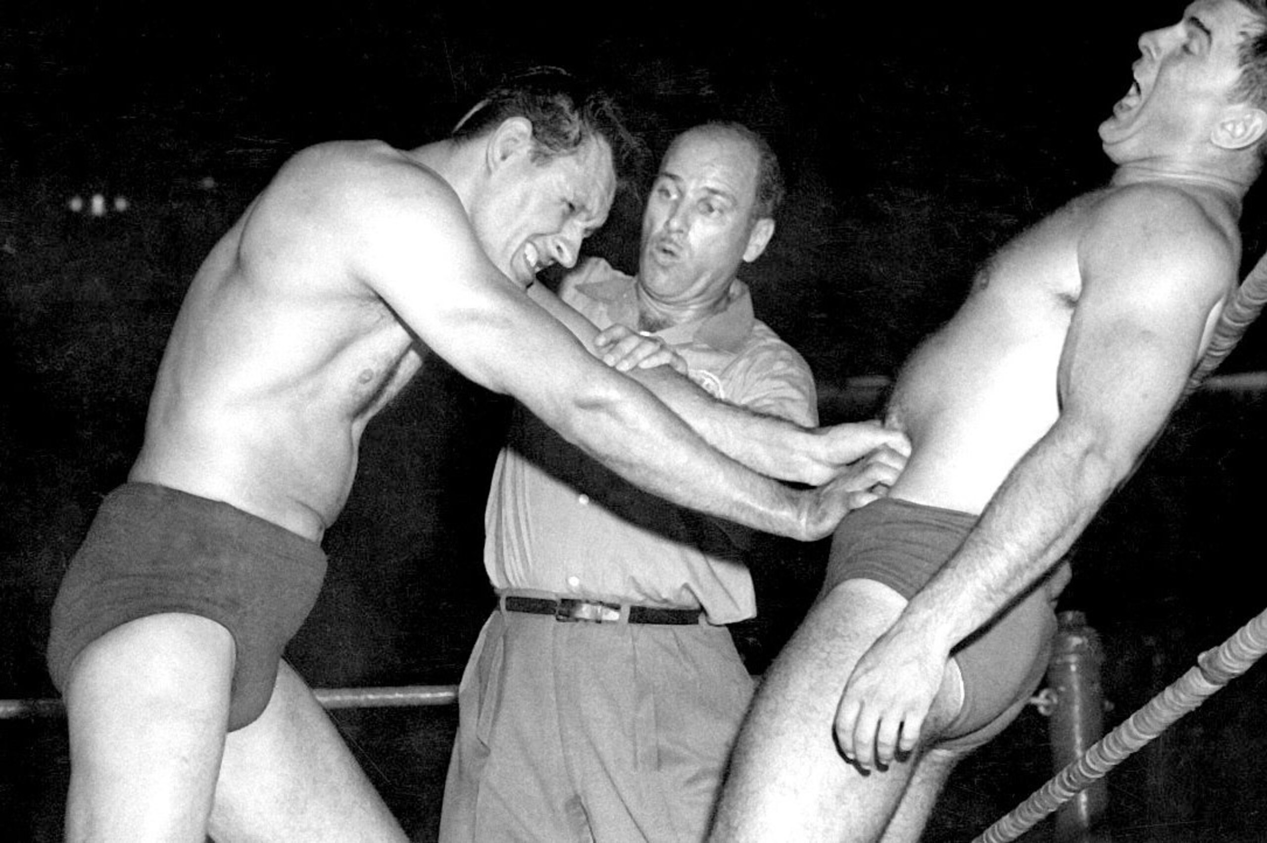Killer Kowalski applies the claw hold.