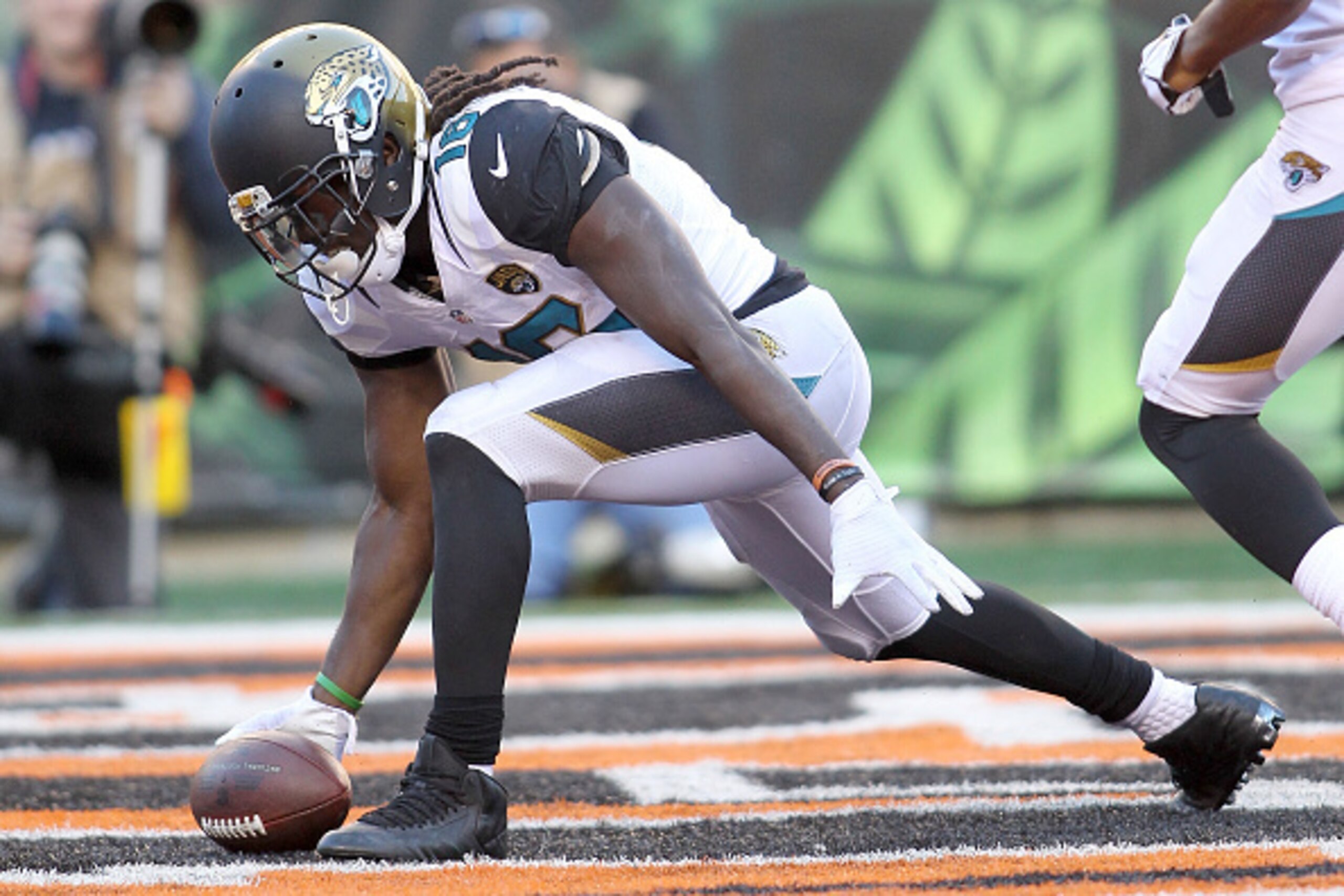 CINCINNATI, OH - NOVEMBER 2:  Denard Robinson #16 of the Jacksonville Jaguars celebrates after scoring a touchdown during the fourth quarter of the game against the Cincinnati Bengals at Paul Brown Stadium on November 2, 2014 in Cincinnati, Ohio. Cincinna