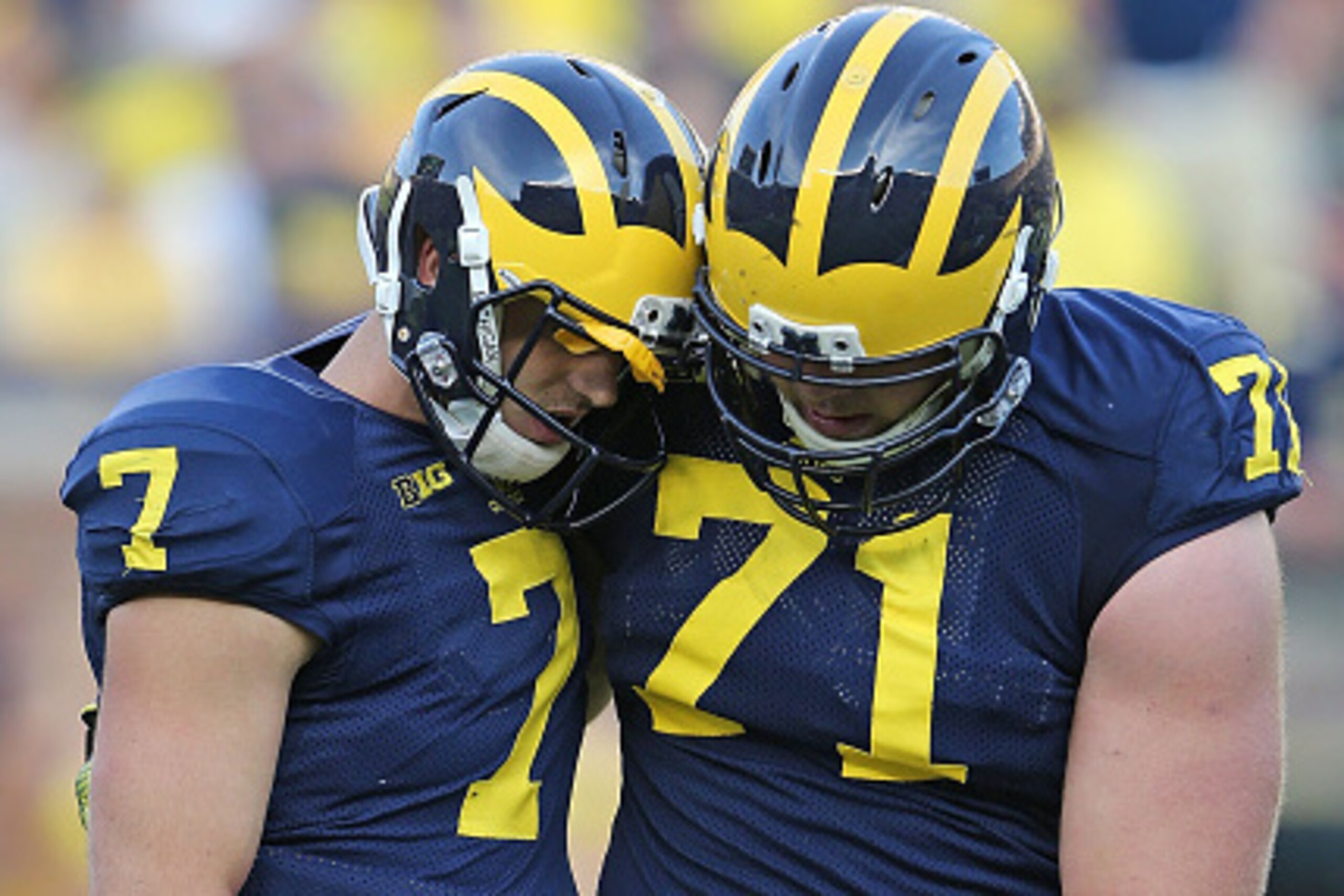 ANN ARBOR, MI - SEPTEMBER 27: Quarterback Shane Morris #7 of the Michigan Wolverines is helped off the field by Ben Braden #71 during the fourth quarter of the game against the Minnesota Golden Gophers at Michigan Stadium on September 27, 2014 in Ann Arbo