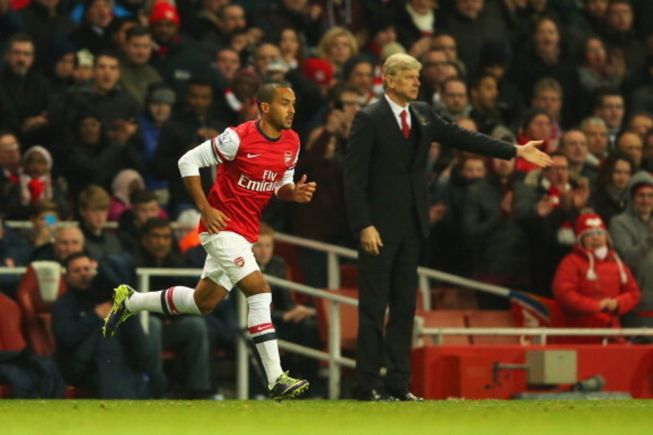 LONDON, ENGLAND - NOVEMBER 23: Theo Walcott of Arsenal comes on a substitute watched by manager Arsene Wenger during the Barclays Premier League match between Arsenal and Southampton at Emirates Stadium on November 23, 2013 in London, England. (Photo by LONDON, ENGLAND - NOVEMBER 23: Theo Walcott of Arsenal comes on a substitute watched by manager Arsene Wenger during the Barclays Premier League match between Arsenal and Southampton at Emirates Stadium on November 23, 2013 in London, England. (Photo by
