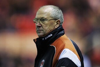 MIDDLESBROUGH, UNITED KINGDOM - DECEMBER 23:  Charlton Manager Les Reed watches his team during the Barclays Premiership match between Middlesbrough and Charlton Athletic at The Riverside on December 23, 2006 in Middlesbrough, England.  (Photo by Bryn Len