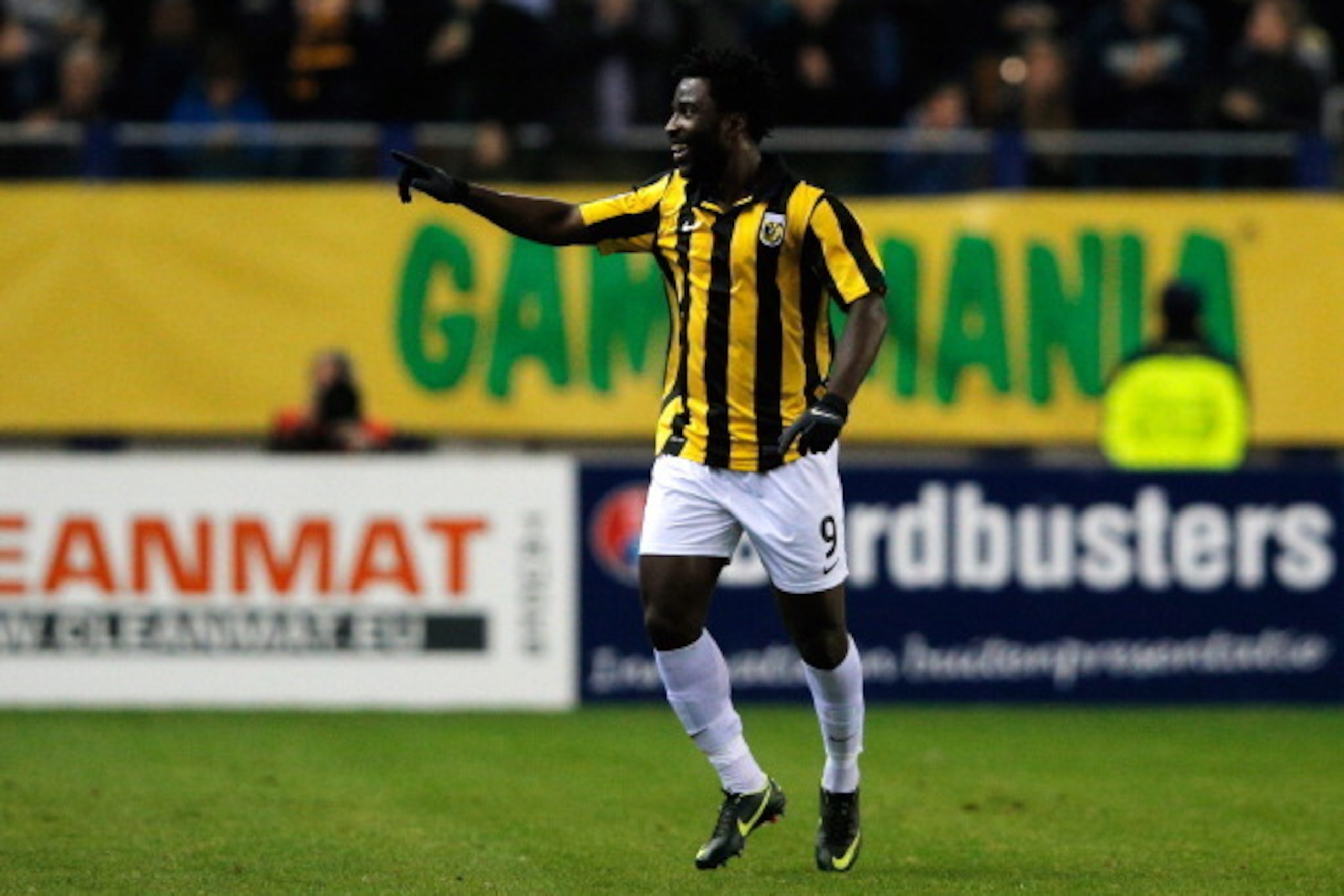 ARNHEM, NETHERLANDS - DECEMBER 16:  Wilfried Bony of Vitesse celebrates scoring the first goal of the game during the Eredivisie match between Vitesse Arnhem and RKC Waalwijk at Gelredome on December 16, 2012 in Arnhem, Netherlands.  (Photo by Dean Mouhta