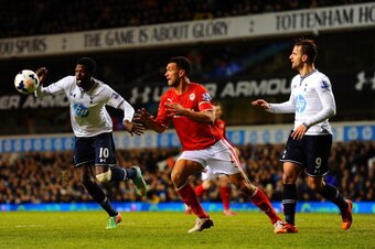 LONDON, ENGLAND - MARCH 02:  Emmanuel Adebayor of Tottenham Hotspur, Steven Caulker of Cardiff City and Roberto Soldado of Tottenham Hotspur compete for the ball during the Barclays Premier League match between Tottenham Hotspur and Cardiff City at White 