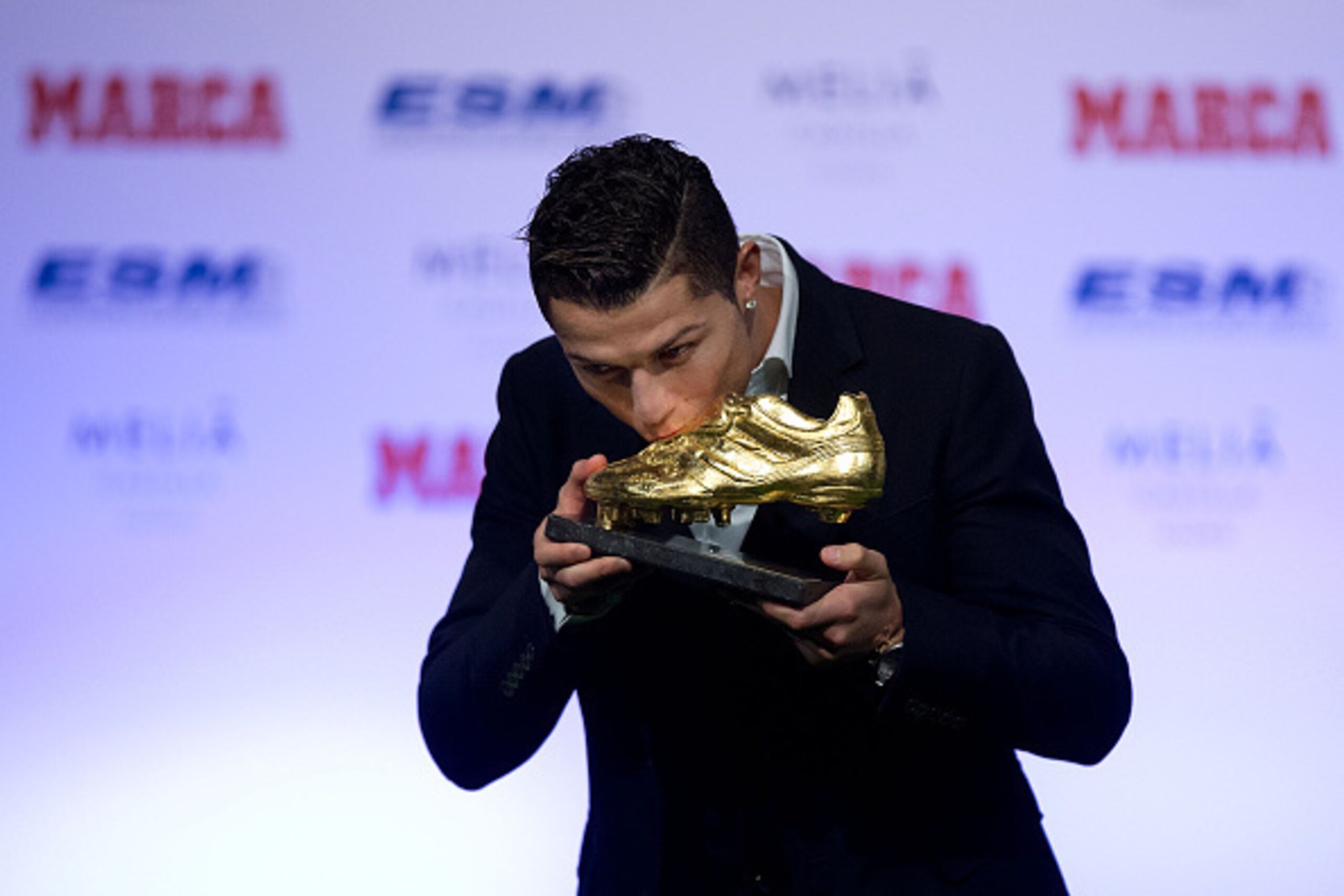 MADRID, SPAIN - NOVEMBER 05:  Cristiano Ronaldo of Real Madrid CF kisses his Golden Boot 2014 award at Melia Castilla hotel on November 5, 2014 in Madrid, Spain. Cristiano Ronaldo's 31 strikes in La Liga last season have given him his third Golden Boot aw