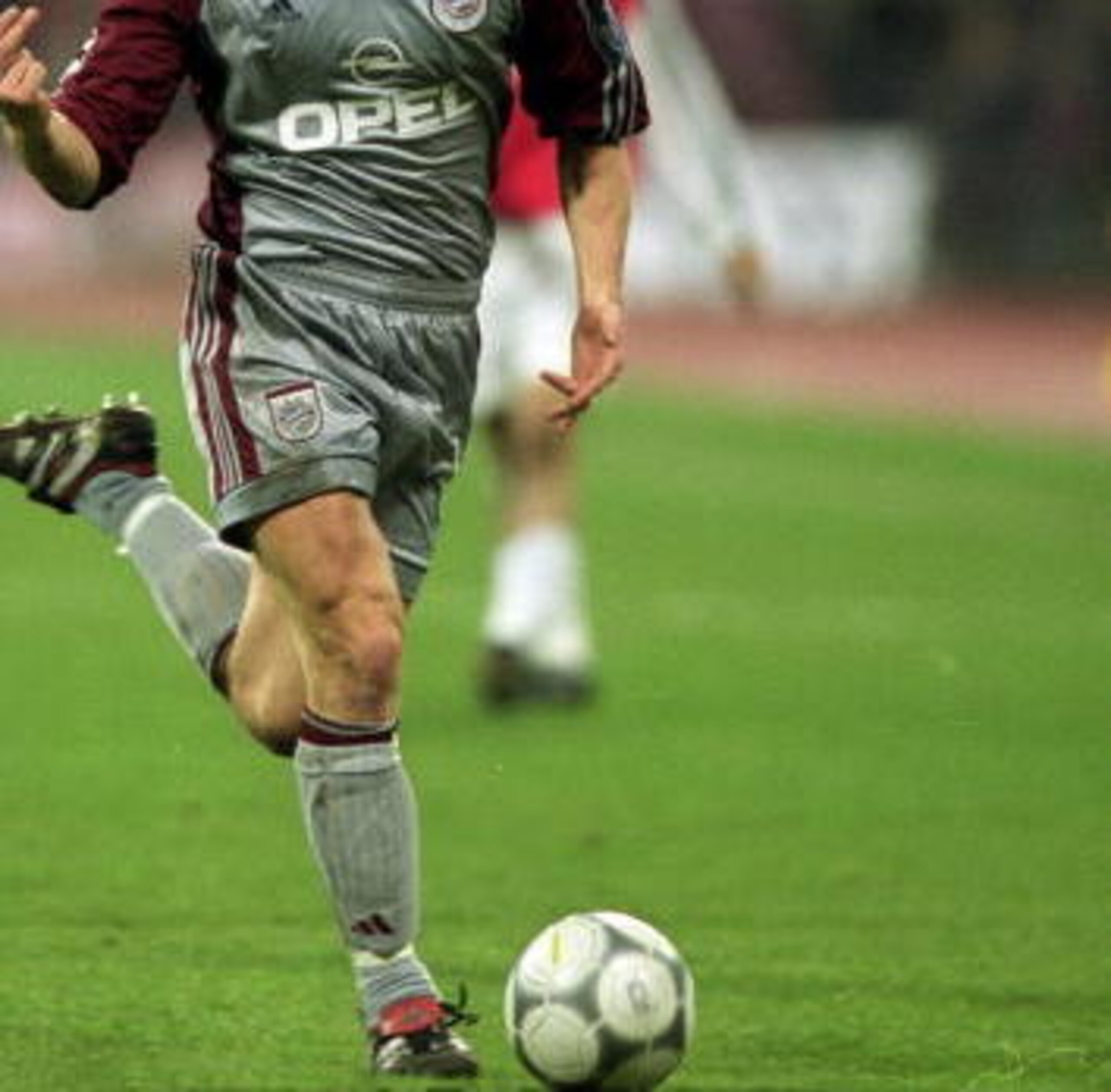 14 Mar 2001:  Patrik Andersson of Bayern Munich runs with the ball during the UEFA Champions League Group C match against Arsenal played at the Olympic Stadium, in Munich, Germany. Bayern Munich won the match 1-0. \ Mandatory Credit: Clive Brunskill /Alls