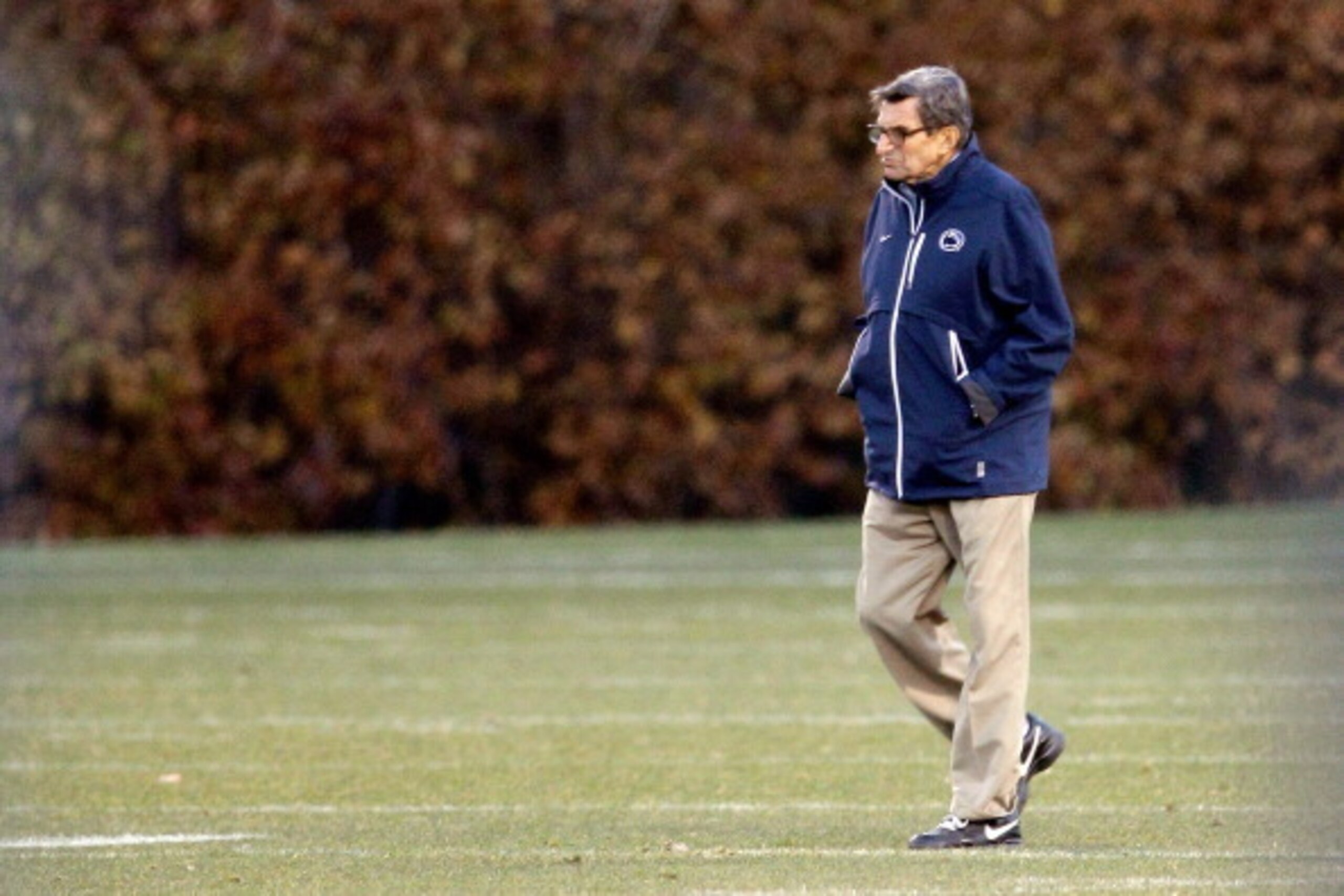 STATE COLLEGE, PA - NOVEMBER 09:  Penn State University head football coach Joe Paterno watches his team during practice on November 9, 2011 in State College, Pennsylvania.  (Photo by Rob Carr/Getty Images)