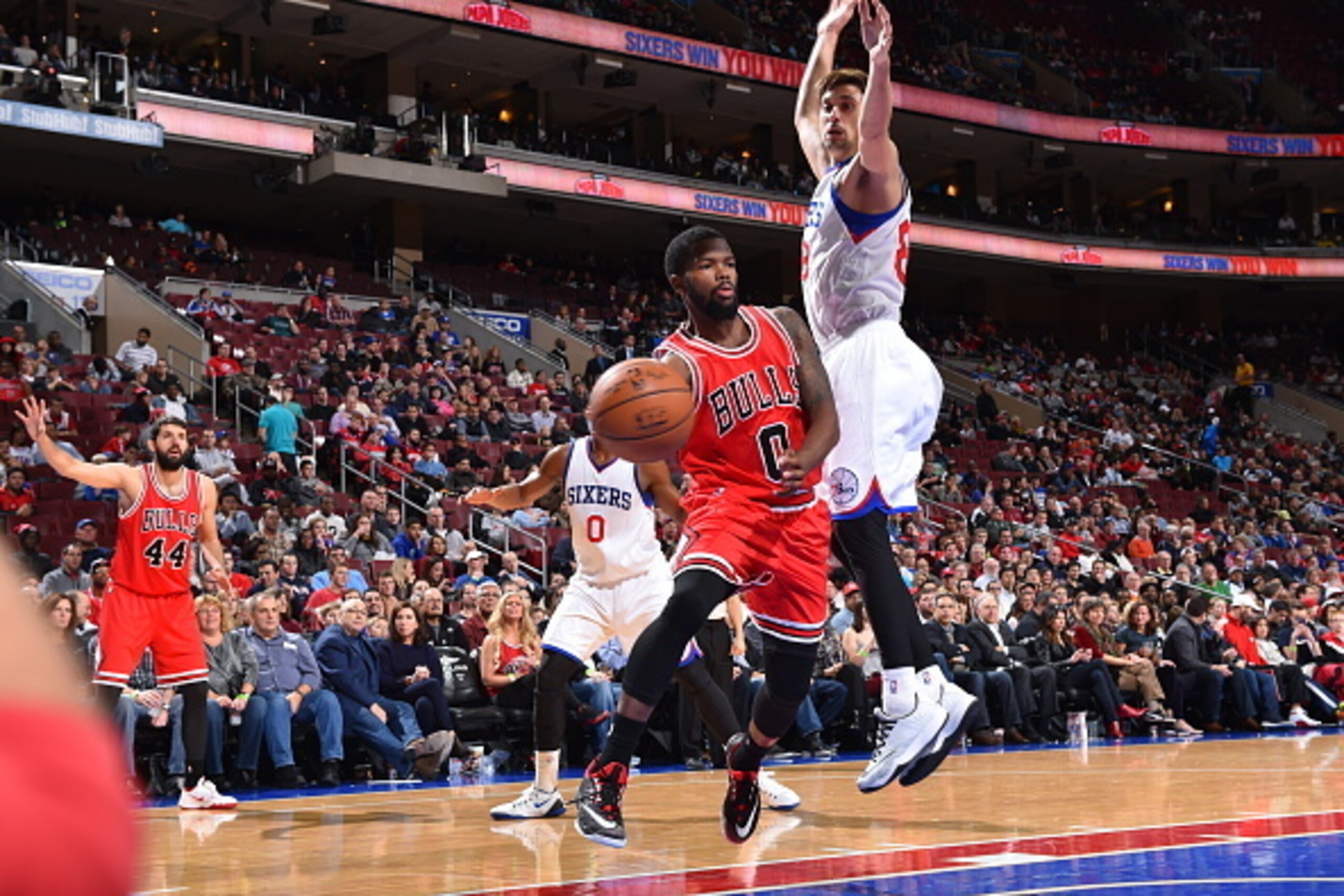PHILADELPHIA, PA - NOVEMBER 7:  Aaron Brooks #0 of the Chicago Bulls passes the ball against against the Philadelphia 76ers on November 7, 2014 at the Wells Fargo Center in Philadelphia, Pennsylvania.  NOTE TO USER: User expressly acknowledges and agrees 
