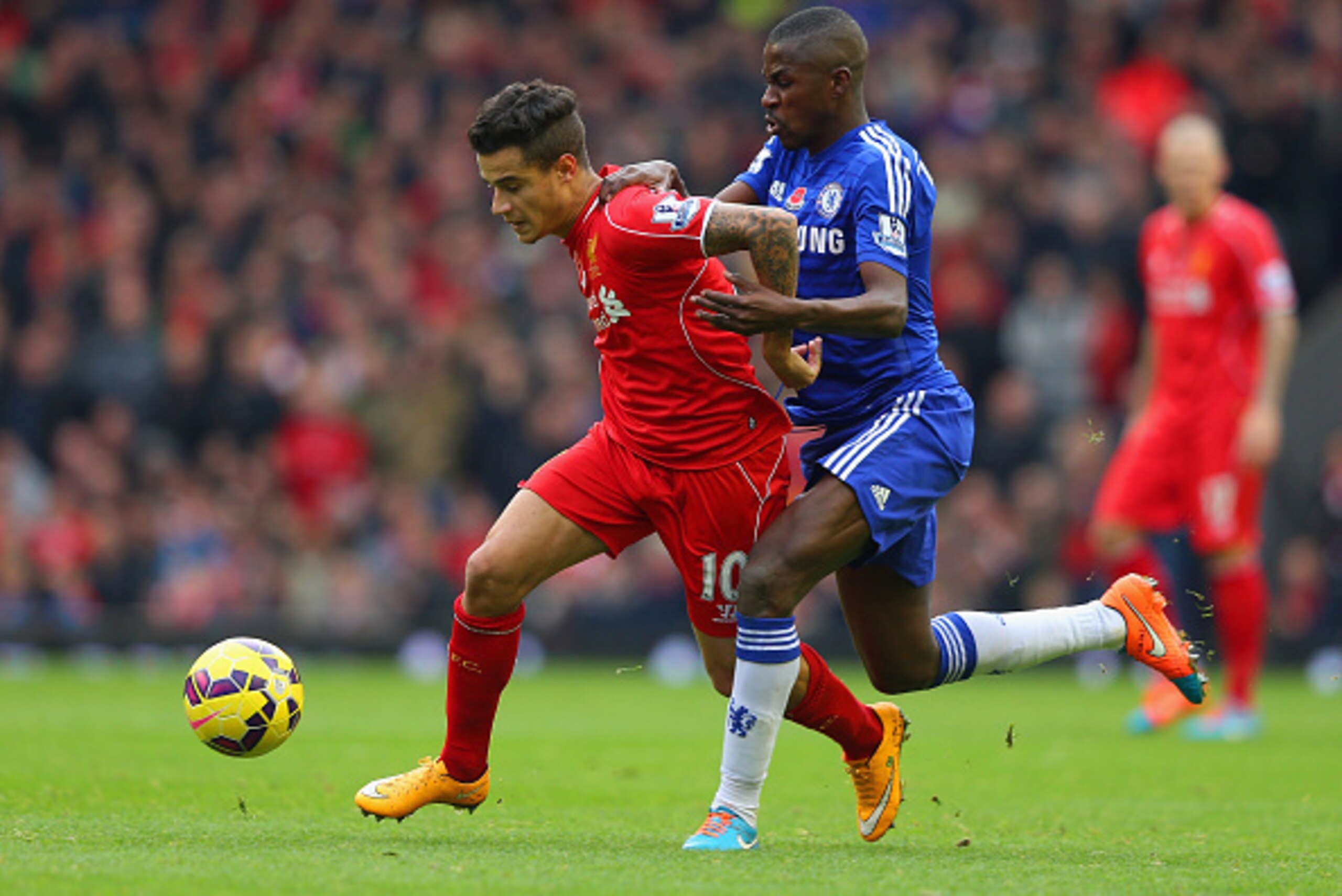 LIVERPOOL, ENGLAND - NOVEMBER 08: Philippe Coutinho of Liverpool and Ramires of Chelsea battle for the ball during the Barclays Premier League match between Liverpool and Chelsea at Anfield on November 8, 2014 in Liverpool, England. (Photo by Alex Lives LIVERPOOL, ENGLAND - NOVEMBER 08: Philippe Coutinho of Liverpool and Ramires of Chelsea battle for the ball during the Barclays Premier League match between Liverpool and Chelsea at Anfield on November 8, 2014 in Liverpool, England. (Photo by Alex Lives