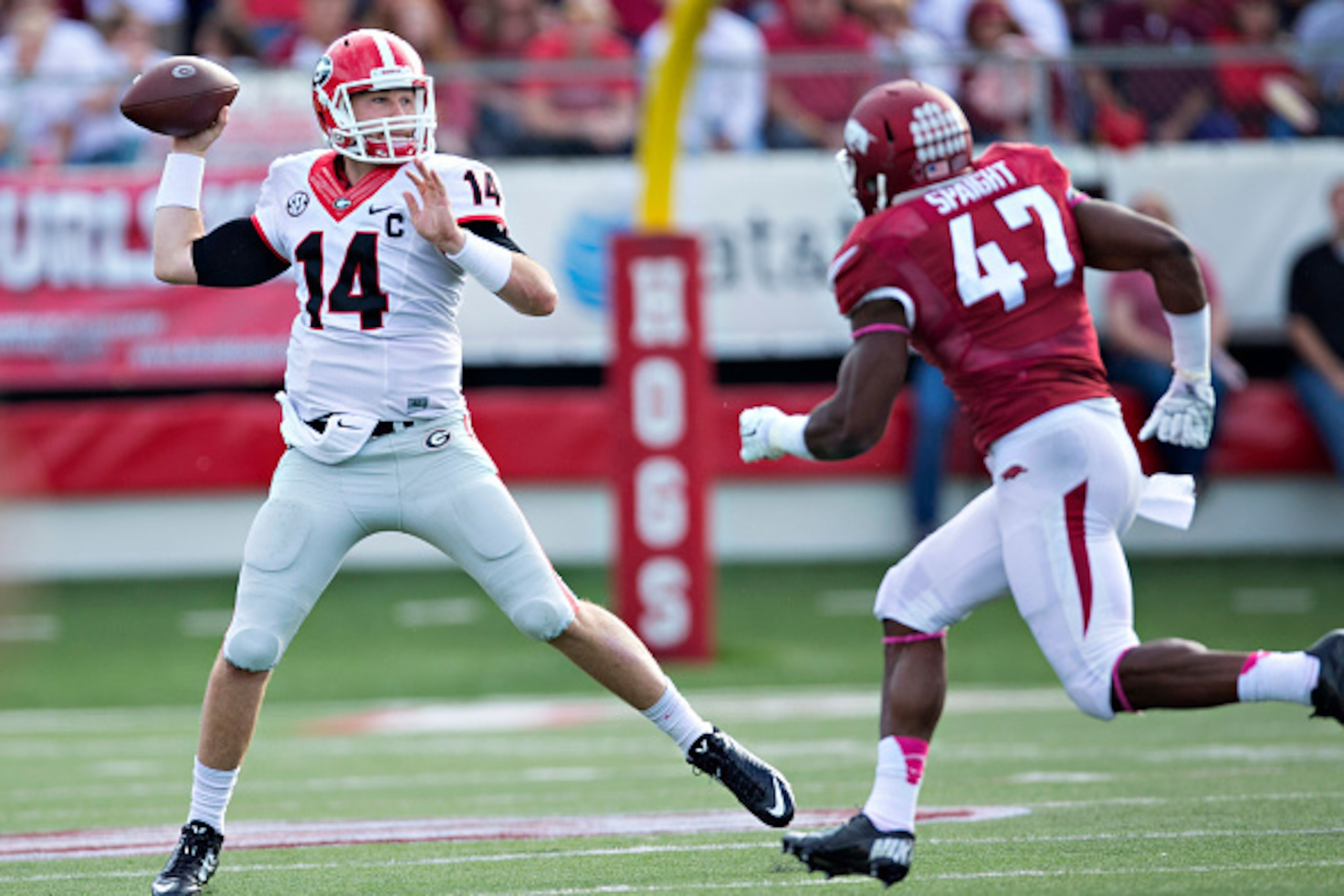 LITTLE ROCK, AR - OCTOBER 18: Hutson Mason #14 of the Georgia Bulldogs throws a pass under pressure from Martrell Spaight #47 of the Arkansas Razorbacks at War Memorial Stadium on October 18, 2014 in Little Rock, Arkansas. (Photo by Wesley Hitt/Getty Im LITTLE ROCK, AR - OCTOBER 18: Hutson Mason #14 of the Georgia Bulldogs throws a pass under pressure from Martrell Spaight #47 of the Arkansas Razorbacks at War Memorial Stadium on October 18, 2014 in Little Rock, Arkansas. (Photo by Wesley Hitt/Getty Im