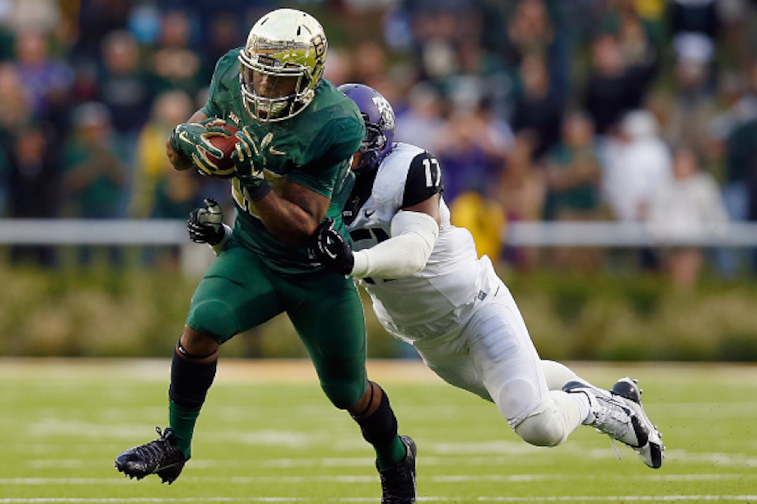 WACO, TX - OCTOBER 11:  Shock Linwood #32 of the Baylor Bears carries the ball against Sam Carter #17 of the TCU Horned Frogs in the second half at McLane Stadium on October 11, 2014 in Waco, Texas.  (Photo by Tom Pennington/Getty Images)