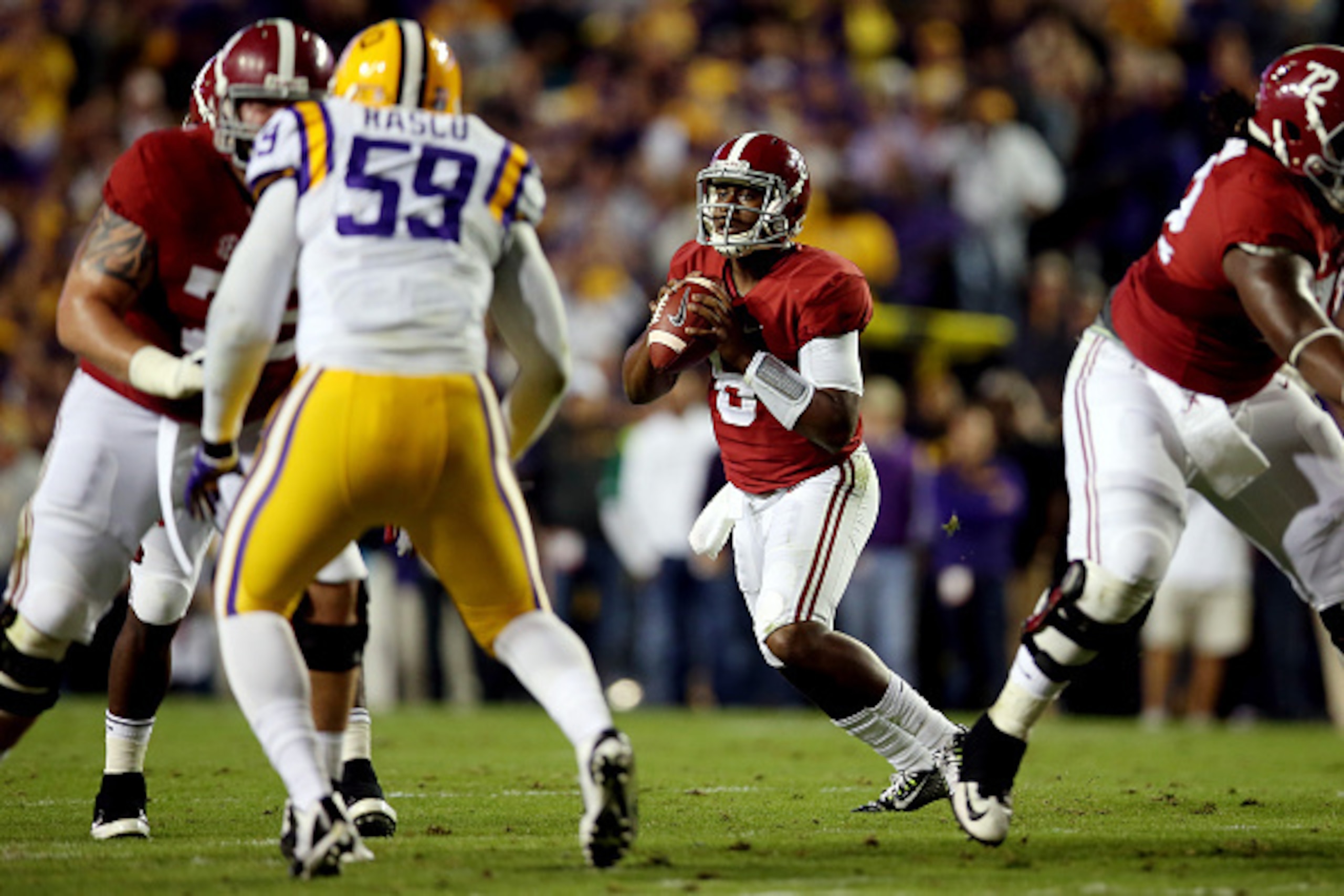 BATON ROUGE, LA - NOVEMBER 08: Blake Sims #6 of the Alabama Crimson Tide looks to pass against the LSU Tigers during a game at Tiger Stadium on November 8, 2014 in Baton Rouge, Louisiana.  (Photo by Chris Graythen/Getty Images)