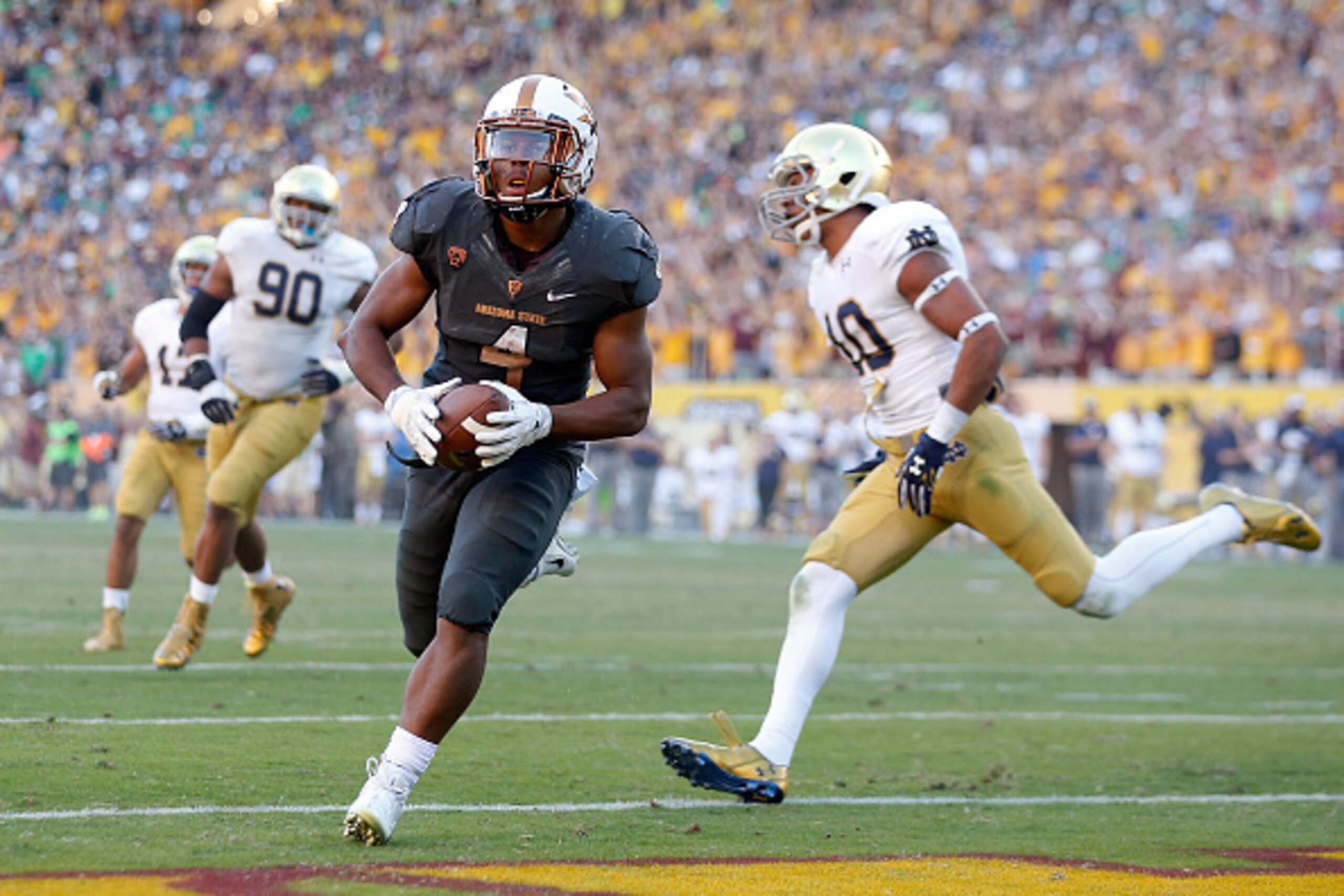 TEMPE, AZ - NOVEMBER 08: Running back Demario Richard #4 of the Arizona State Sun Devils scores on a four yard toucdown reception against the Notre Dame Fighting Irish during the fourth quarter of the college football game at Sun Devil Stadium on Novembe TEMPE, AZ - NOVEMBER 08: Running back Demario Richard #4 of the Arizona State Sun Devils scores on a four yard toucdown reception against the Notre Dame Fighting Irish during the fourth quarter of the college football game at Sun Devil Stadium on Novembe