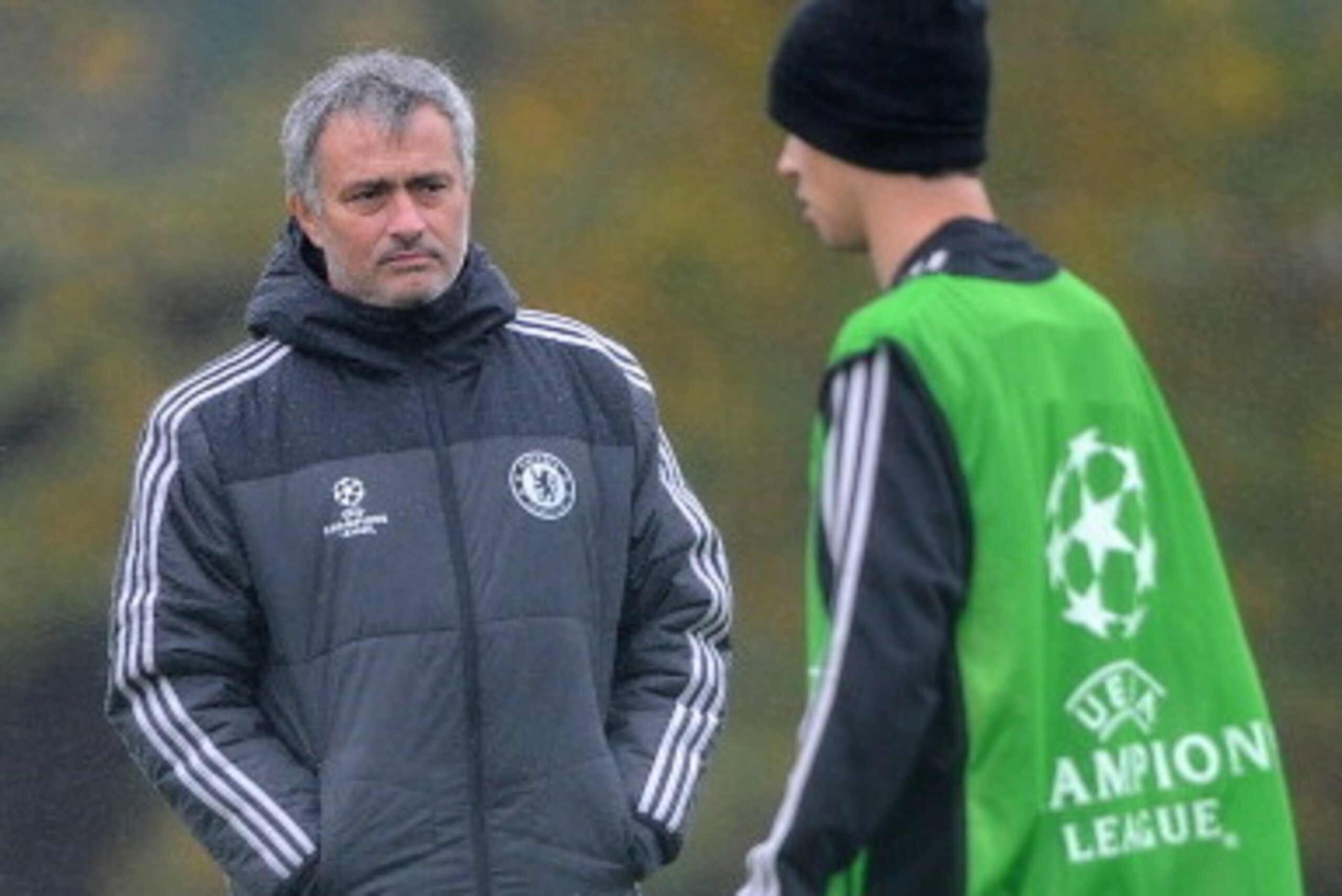 COBHAM, ENGLAND - OCTOBER 21: Chelsea manager Jose Mourinho keeps an eye on Oscar in the warm up during a Chelsea training session ahead of their UEFA Champions League Group E match against Schalke on October 21, 2013 in Cobham, England, (Photo by Charlie