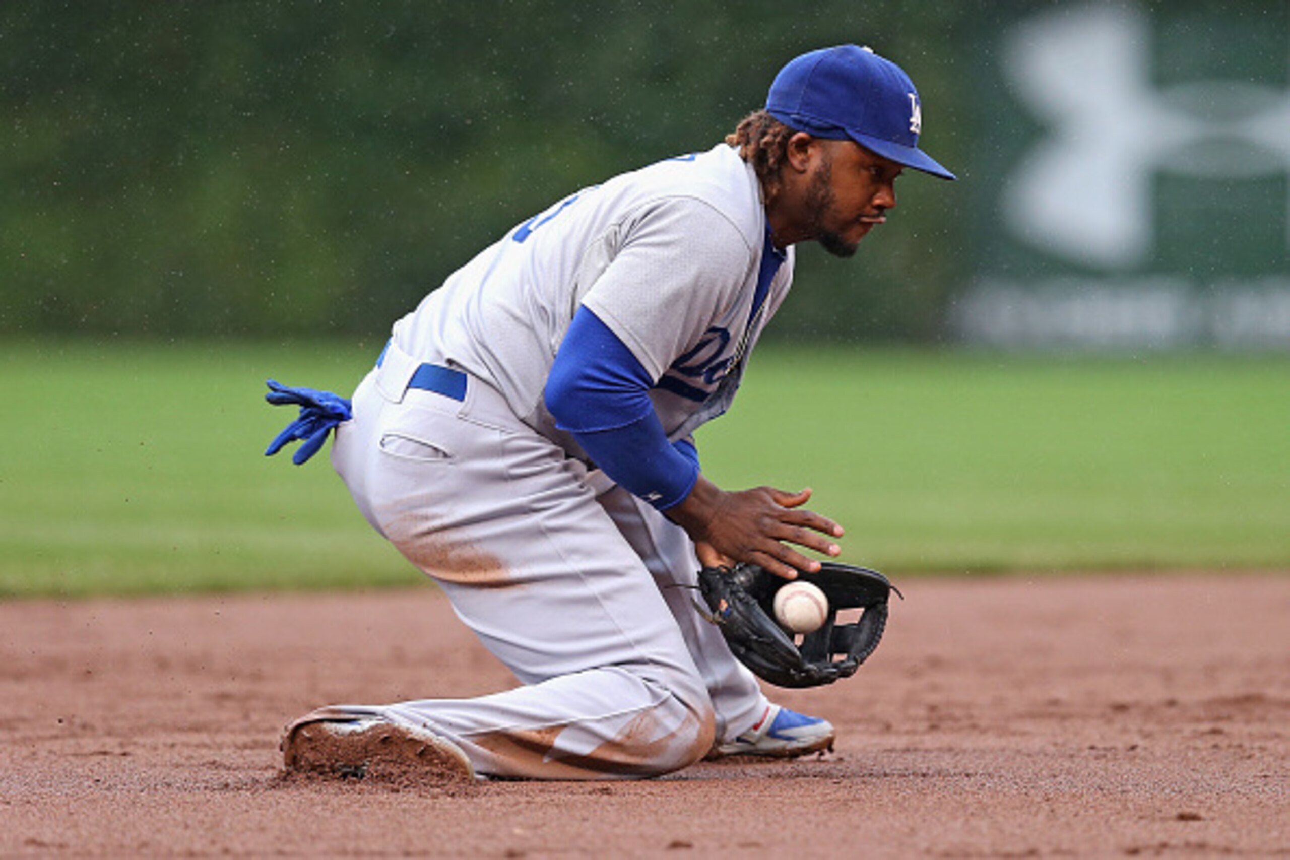 CHICAGO, IL - SEPTEMBER 21:  Hanley Ramirez #13 of the Los Angeles Dodgers fields a ball hit by Welington Castillo of the Chicago Cubs at Wrigley Field on September 21, 2014 in Chicago, Illinois.  (Photo by Jonathan Daniel/Getty Images)