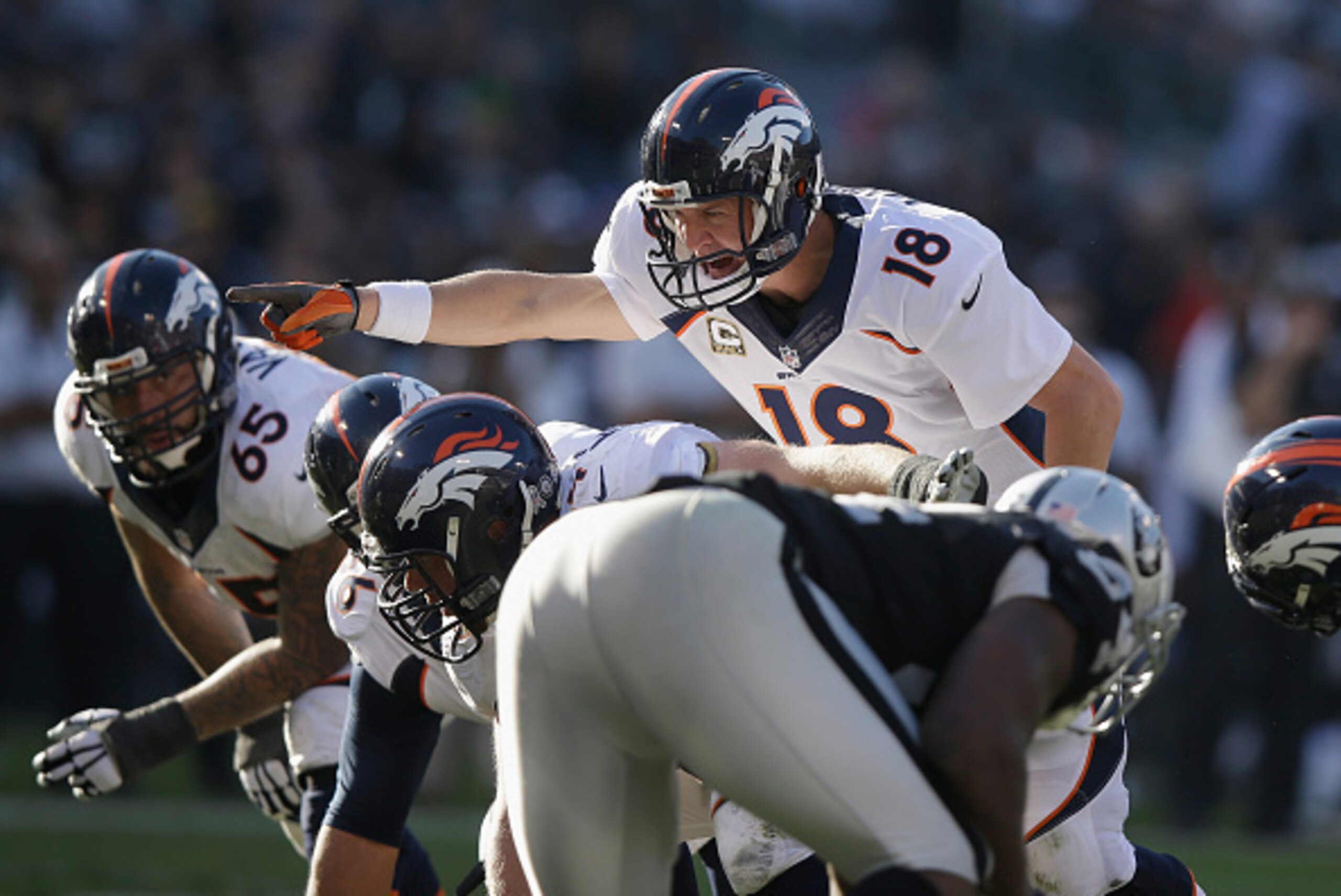 OAKLAND, CA - NOVEMBER 09:  Peyton Manning #18 of the Denver Broncos directs the offense against the Oakland Raiders in the first half at O.co Coliseum on November 9, 2014 in Oakland, California.  (Photo by Ezra Shaw/Getty Images)