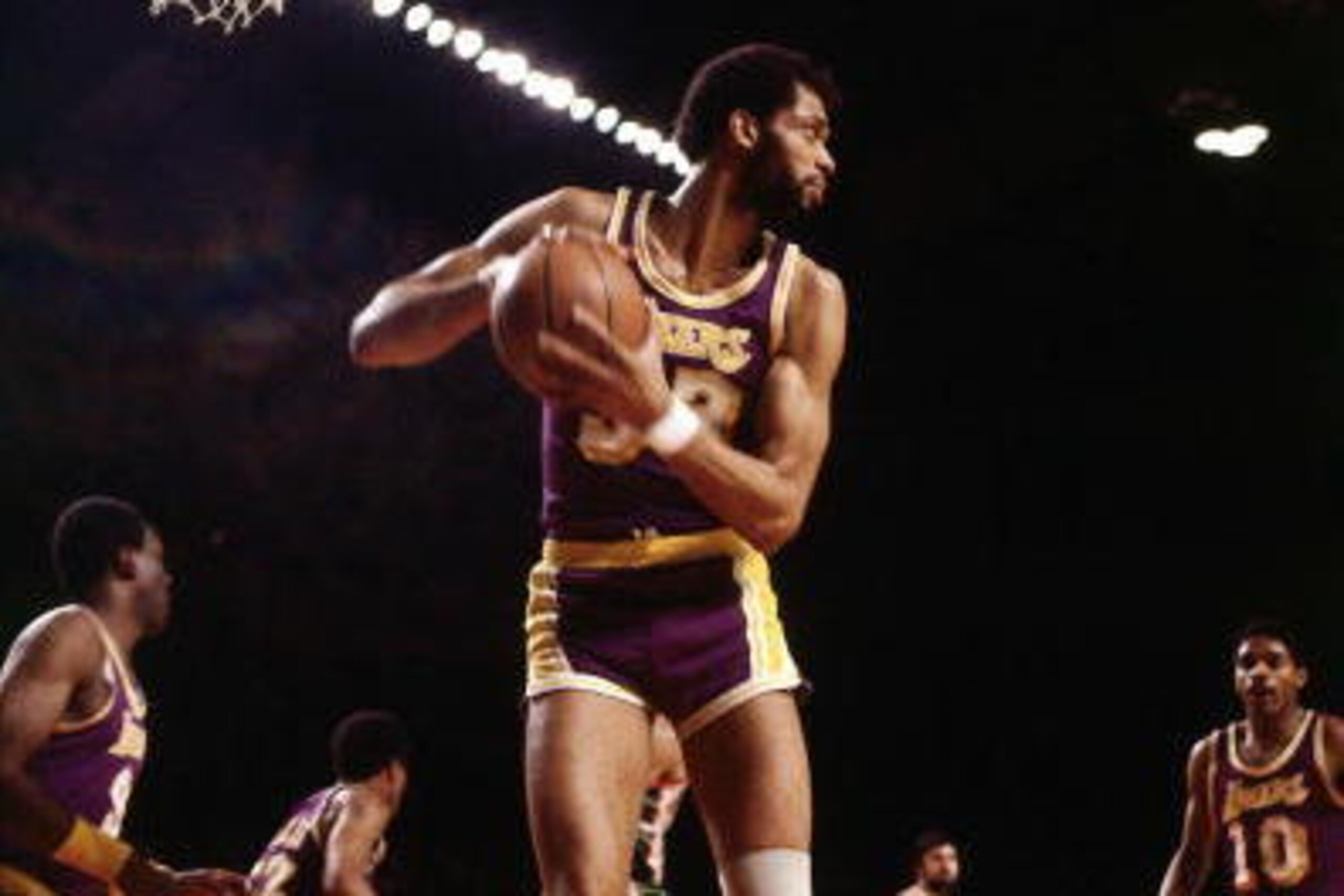 MILWAUKEE, WI - 1976: Kareem Abdul Jabbar #33 of the Los Angeles Lakers grabs a rebound against the Milwaukee Bucks at the Mecca in Milwaukee, Wisconsin.     NOTE TO USER: User expressly acknowledges  and agrees that, by downloading and or using this  pho