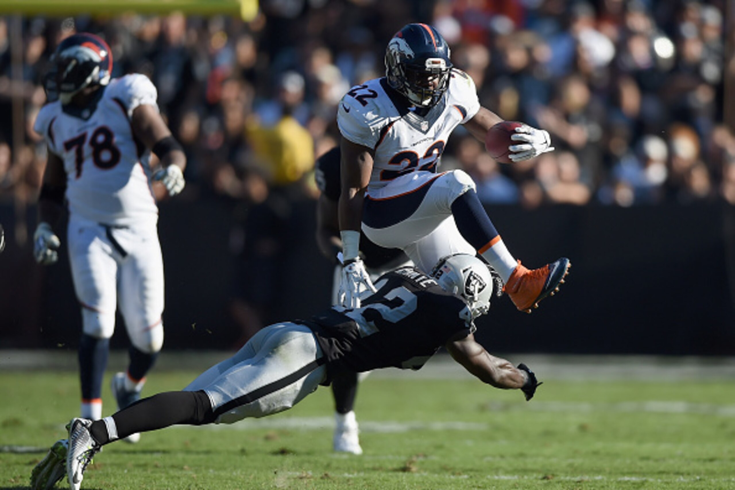 OAKLAND, CA - NOVEMBER 09:  C.J. Anderson #22 of the Denver Broncos gains 17 yards against the Oakland Raidersin the second quarter at O.co Coliseum on November 9, 2014 in Oakland, California.  (Photo by Thearon W. Henderson/Getty Images)