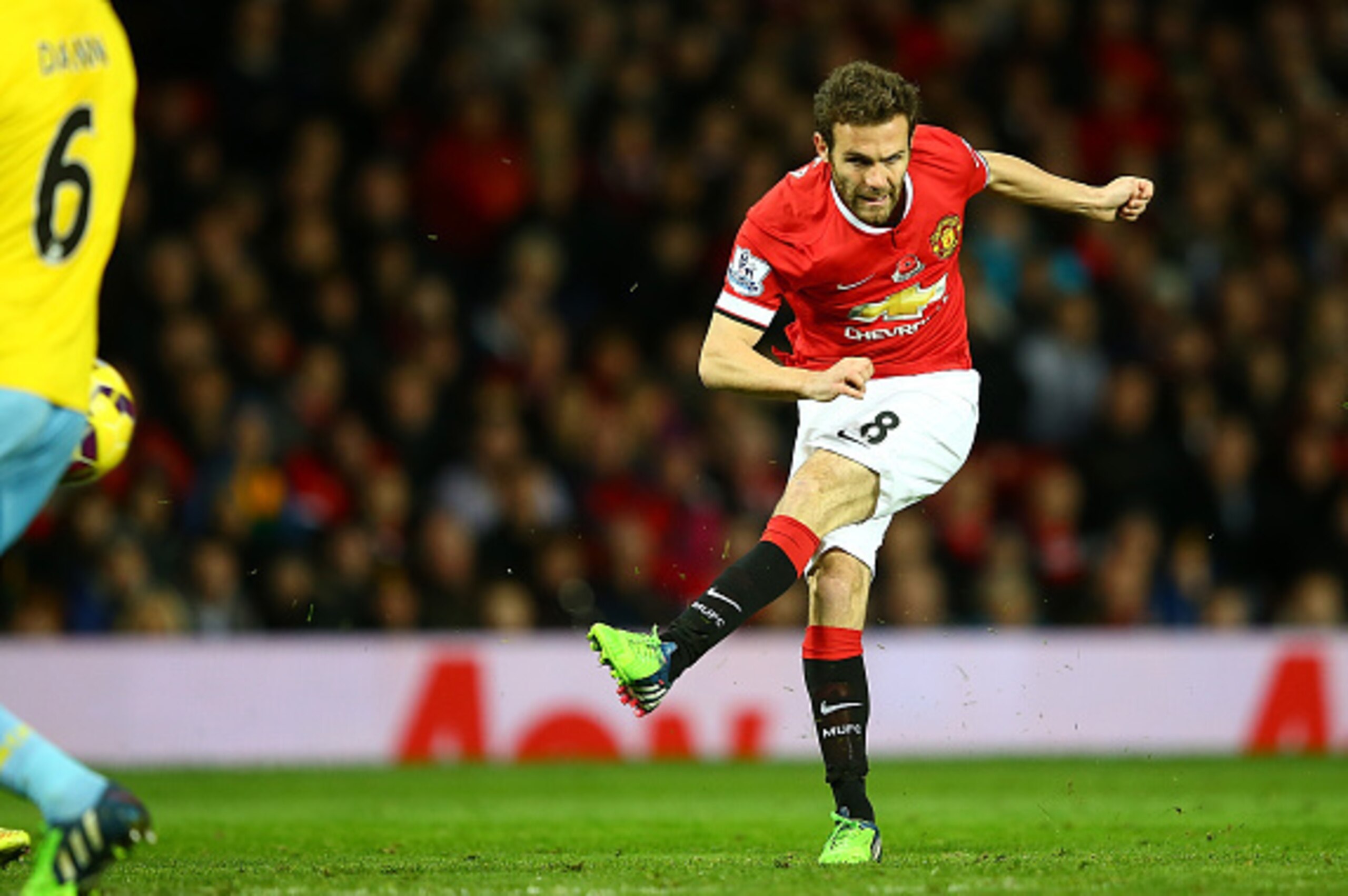 MANCHESTER, ENGLAND - NOVEMBER 08: Juan Mata of Manchester United scores the first goal during the Barclays Premier League match between Manchester United and Crystal Palace at Old Trafford on November 8, 2014 in Manchester, England. (Photo by Richard H MANCHESTER, ENGLAND - NOVEMBER 08: Juan Mata of Manchester United scores the first goal during the Barclays Premier League match between Manchester United and Crystal Palace at Old Trafford on November 8, 2014 in Manchester, England. (Photo by Richard H