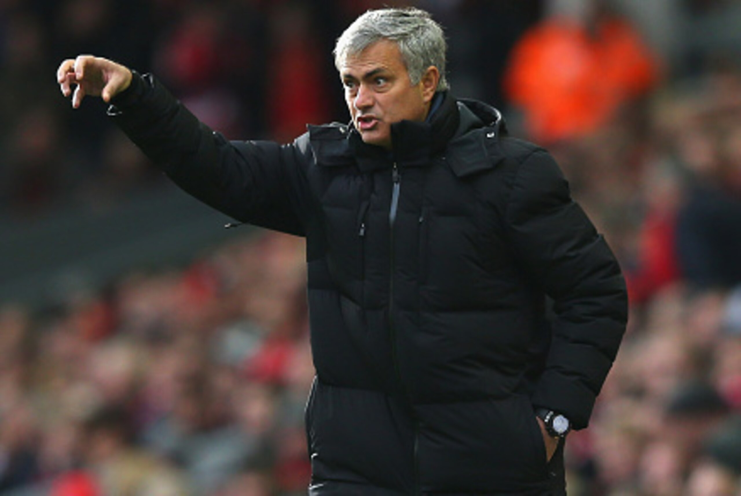 LIVERPOOL, ENGLAND - NOVEMBER 08: Jose Mourinho the manager of Chelsea gives instructions to his players during the Barclays Premier League match between Liverpool and Chelsea at Anfield on November 8, 2014 in Liverpool, England. (Photo by Alex Livesey/ LIVERPOOL, ENGLAND - NOVEMBER 08: Jose Mourinho the manager of Chelsea gives instructions to his players during the Barclays Premier League match between Liverpool and Chelsea at Anfield on November 8, 2014 in Liverpool, England. (Photo by Alex Livesey/