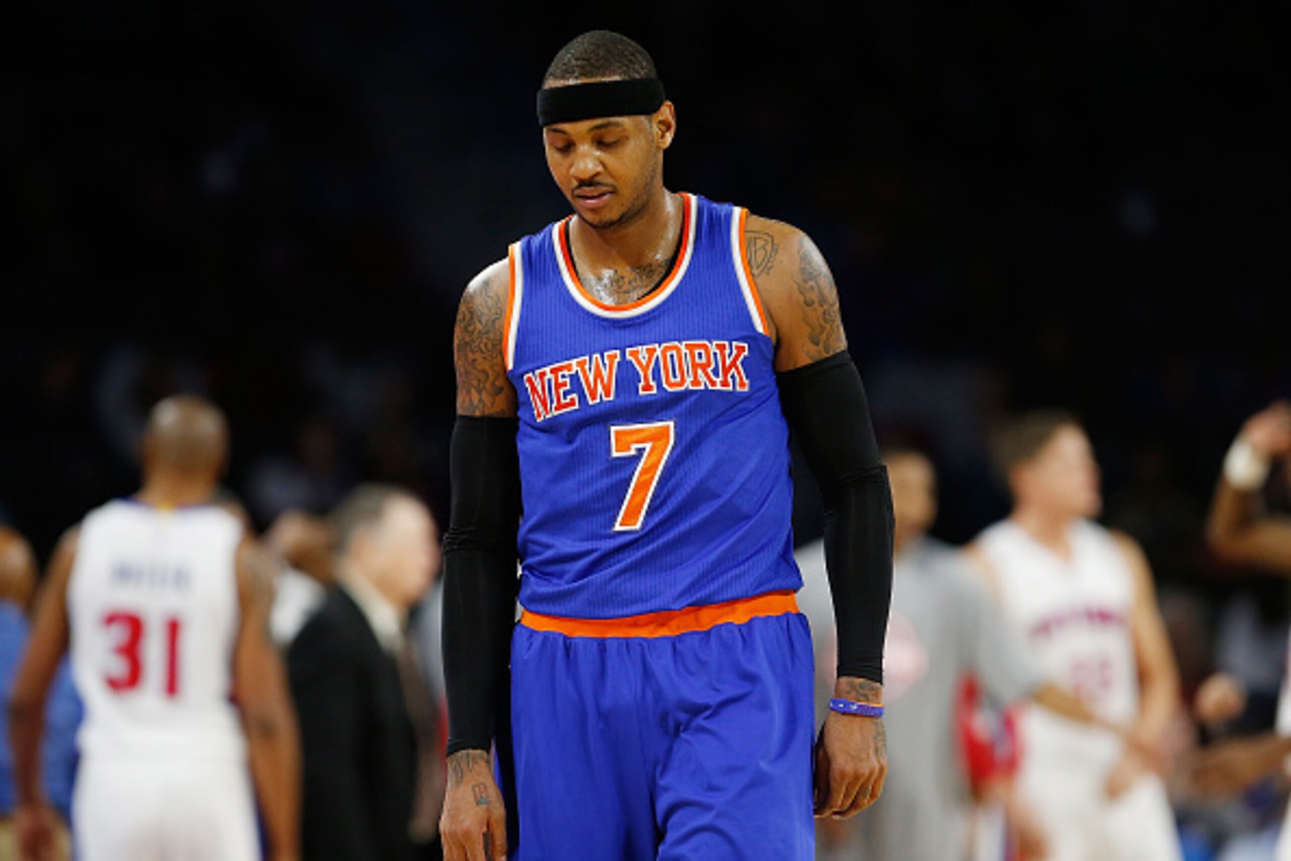 AUBURN HILLS, MI - NOVEMBER 05: Carmelo Anthony #7 of the New York Knicks leaves the floor for a first half time out while playing the Detroit Pistons at the Palace of Auburn Hills on November 5, 2014 in Auburn Hills, Michigan. Detroit won the game 98-95.