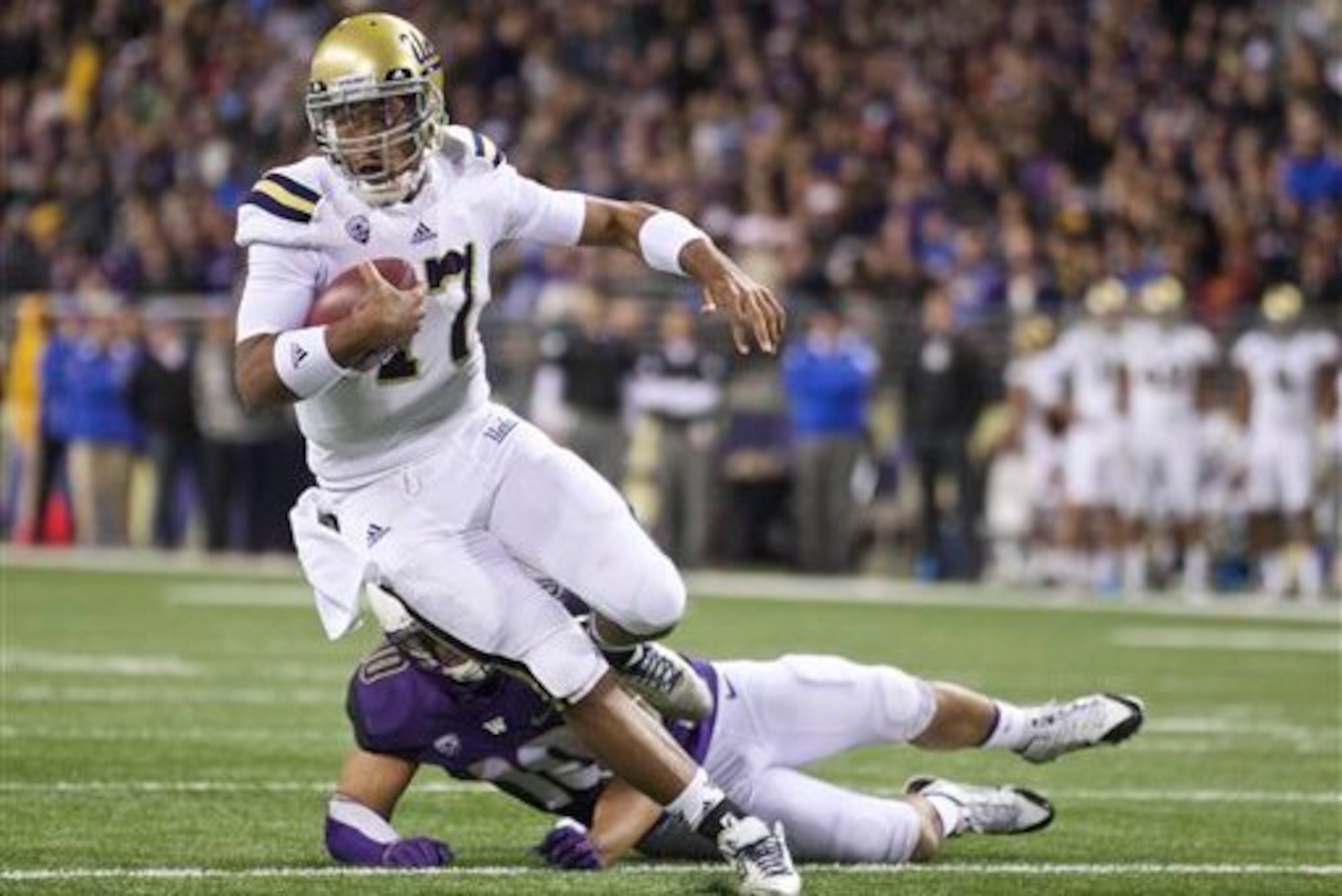 Brett Hundley ran for two touchdowns against Washington. Brett Hundley ran for two touchdowns against Washington.