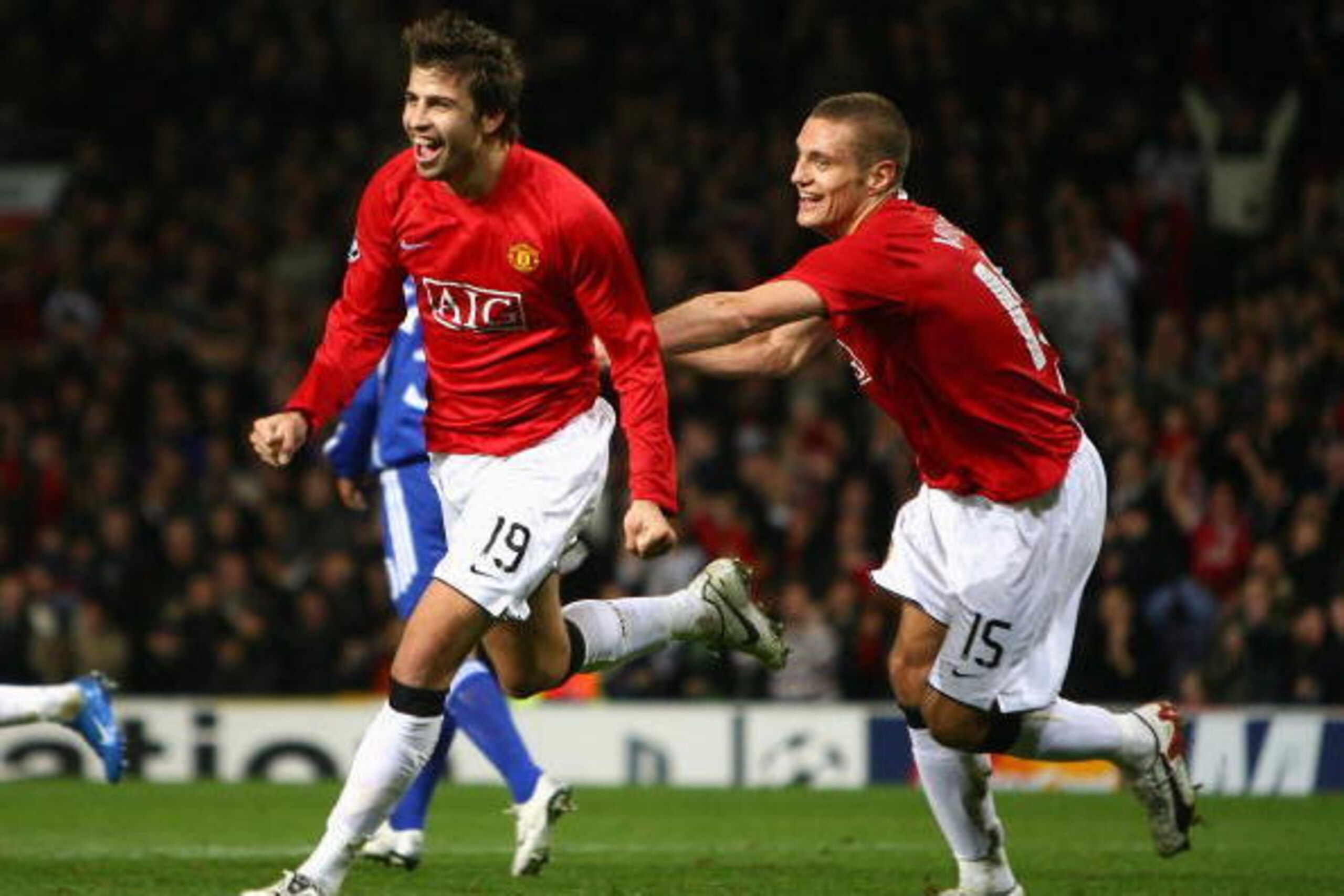 MANCHESTER, UNITED KINGDOM - NOVEMBER 07:  Gerard Pique of Manchester United celebrates scoring the opening goal with team mate Nemanja Vidic (R) during the UEFA Champions League Group F match between Manchester United and Dynamo Kyiv at Old Trafford on N