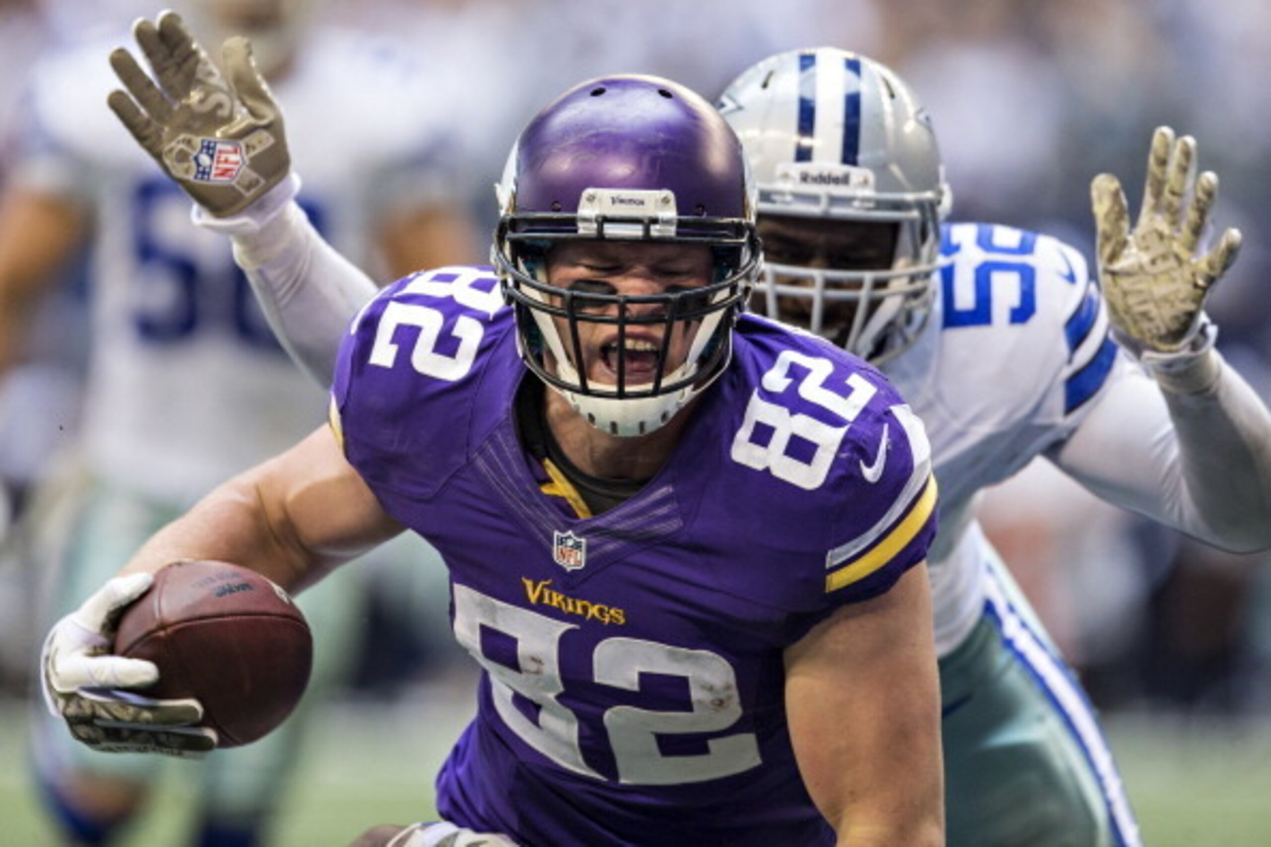 ARLINGTON, TX - NOVEMBER 3:  Kyle Rudolph #82 of the Minnesota Vikings scores a touchdown against the Dallas Cowboys at  AT&T Stadium on November 3, 2013 in Arlington, Texas.  The Cowboys defeated the Vikings 27-23.  (Photo by Wesley Hitt/Getty Images)