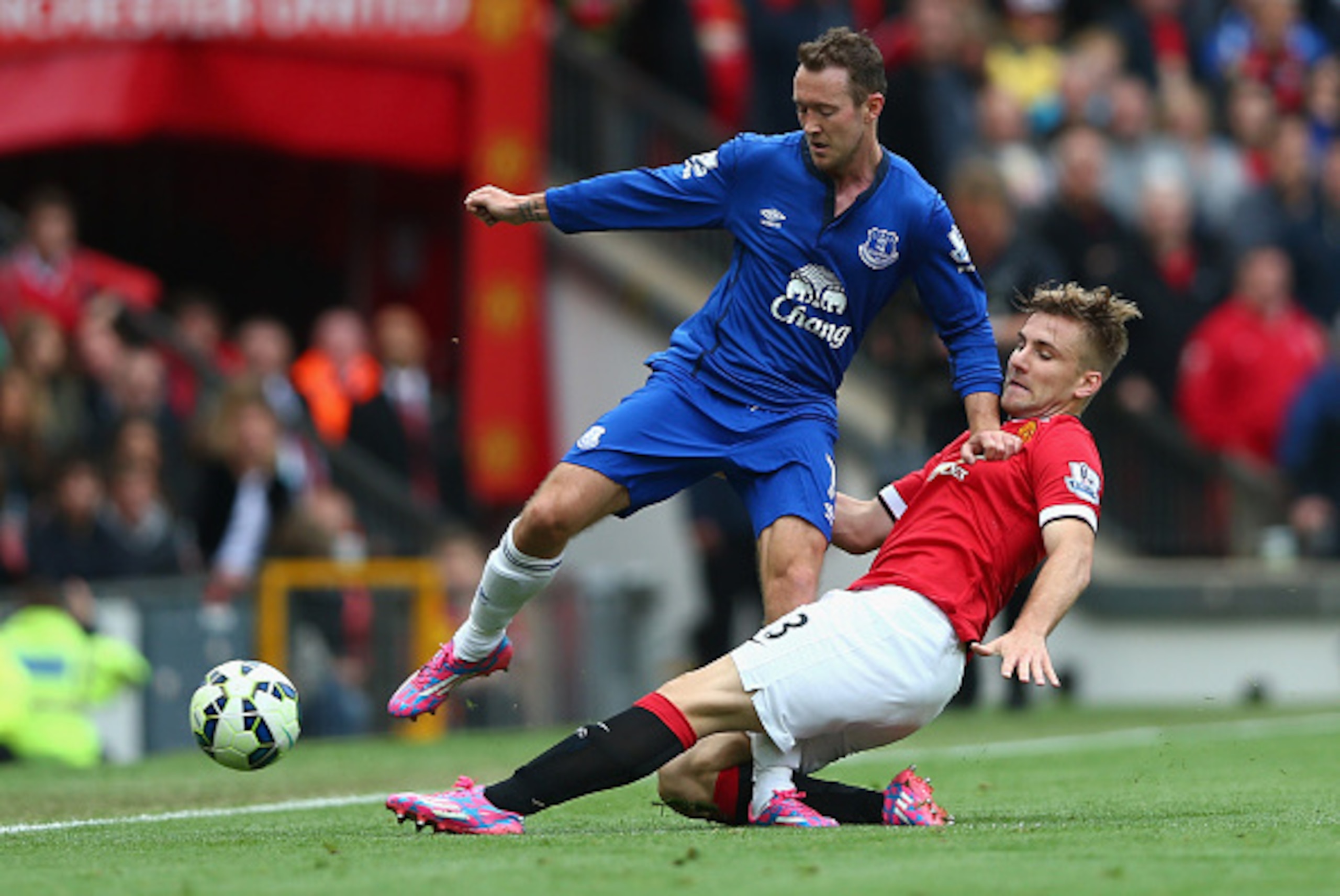 MANCHESTER, ENGLAND - OCTOBER 05:  Aiden McGeady of Everton is challenged by Luke Shaw of Manchester United during the Barclays Premier League match between Manchester United and Everton at Old Trafford on October 5, 2014 in Manchester, England.  (Photo b